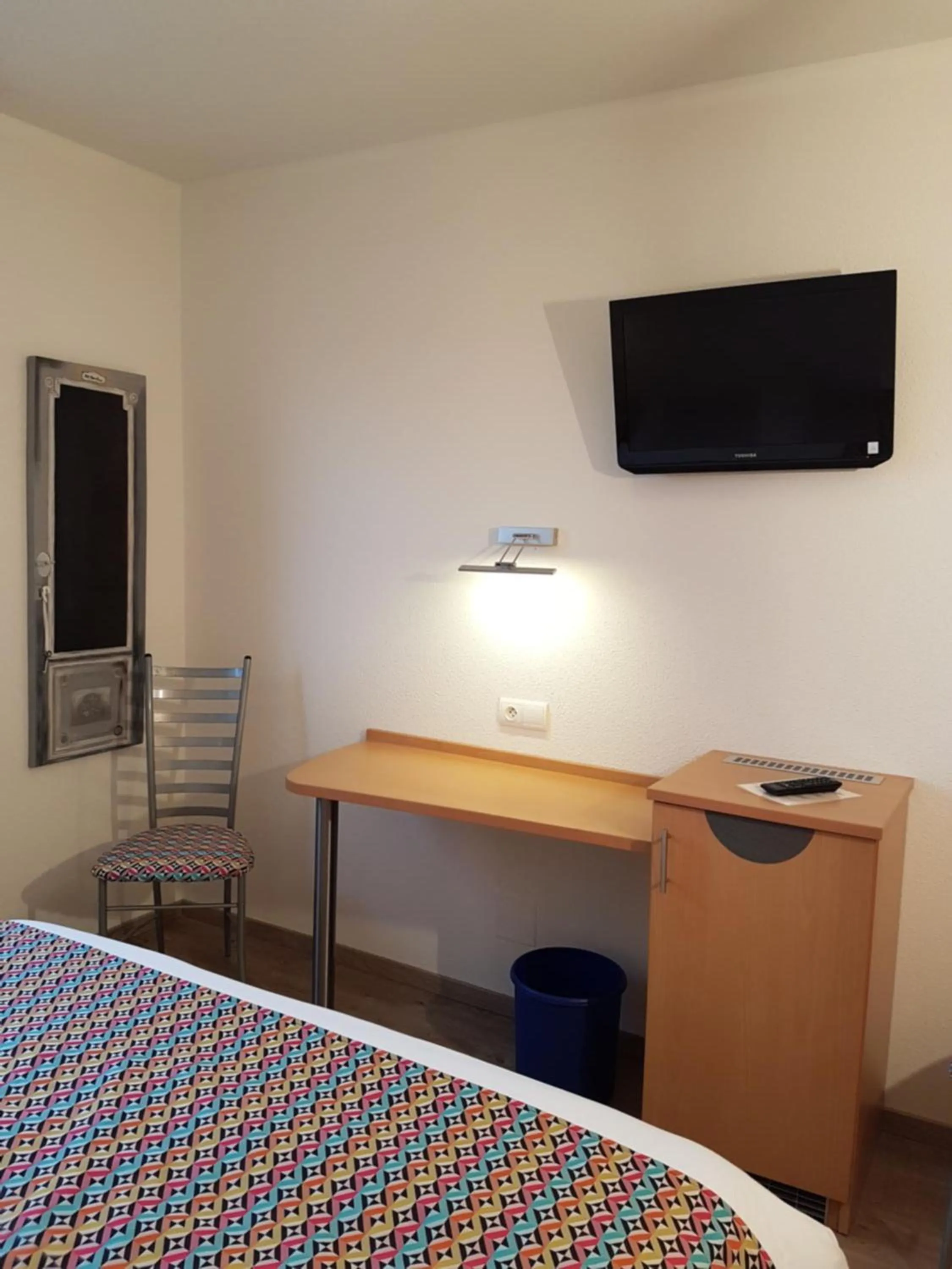 TV and multimedia, Bed in Hôtel Des Bois