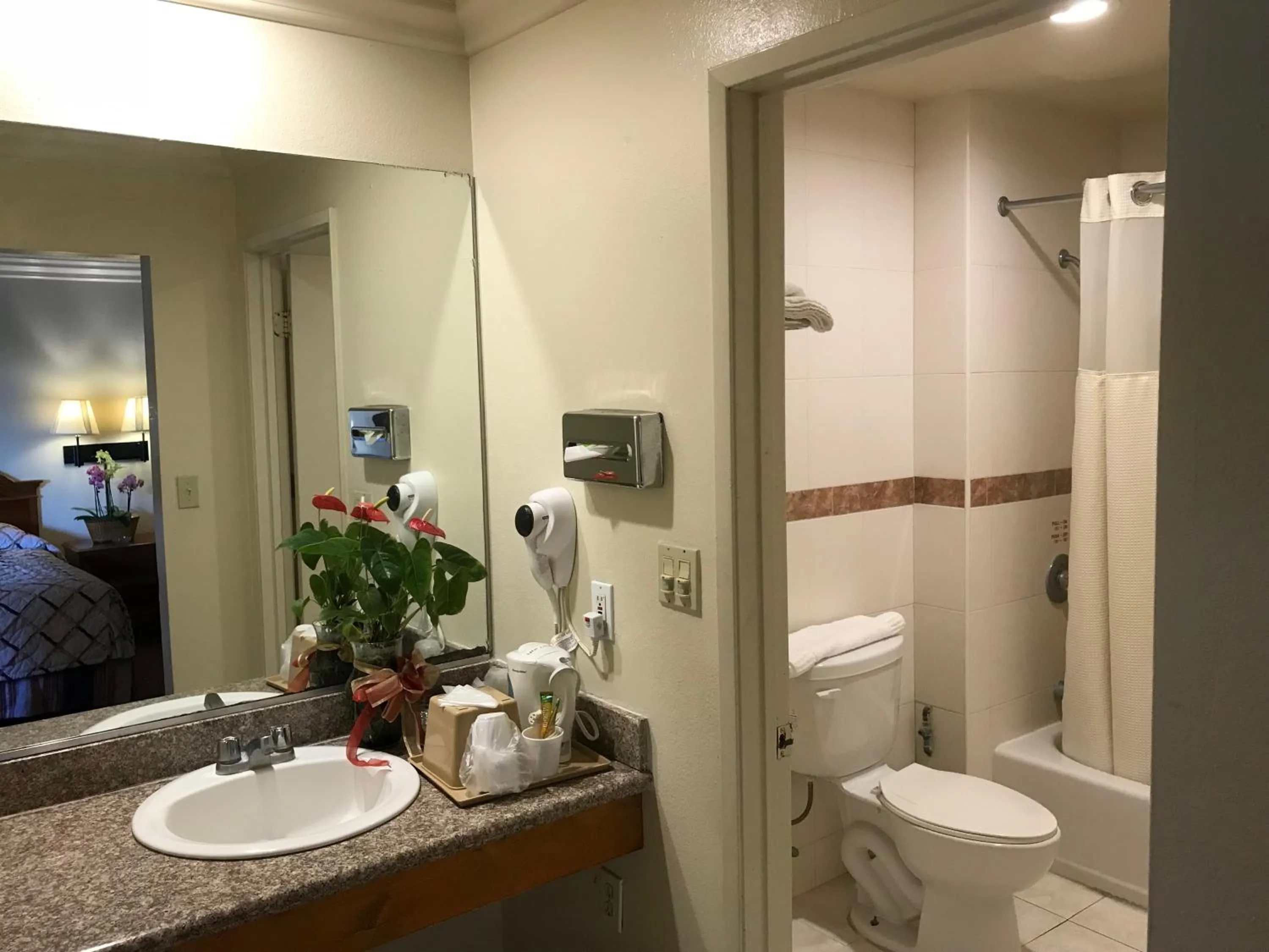 Toilet in Best Inn Rosemead