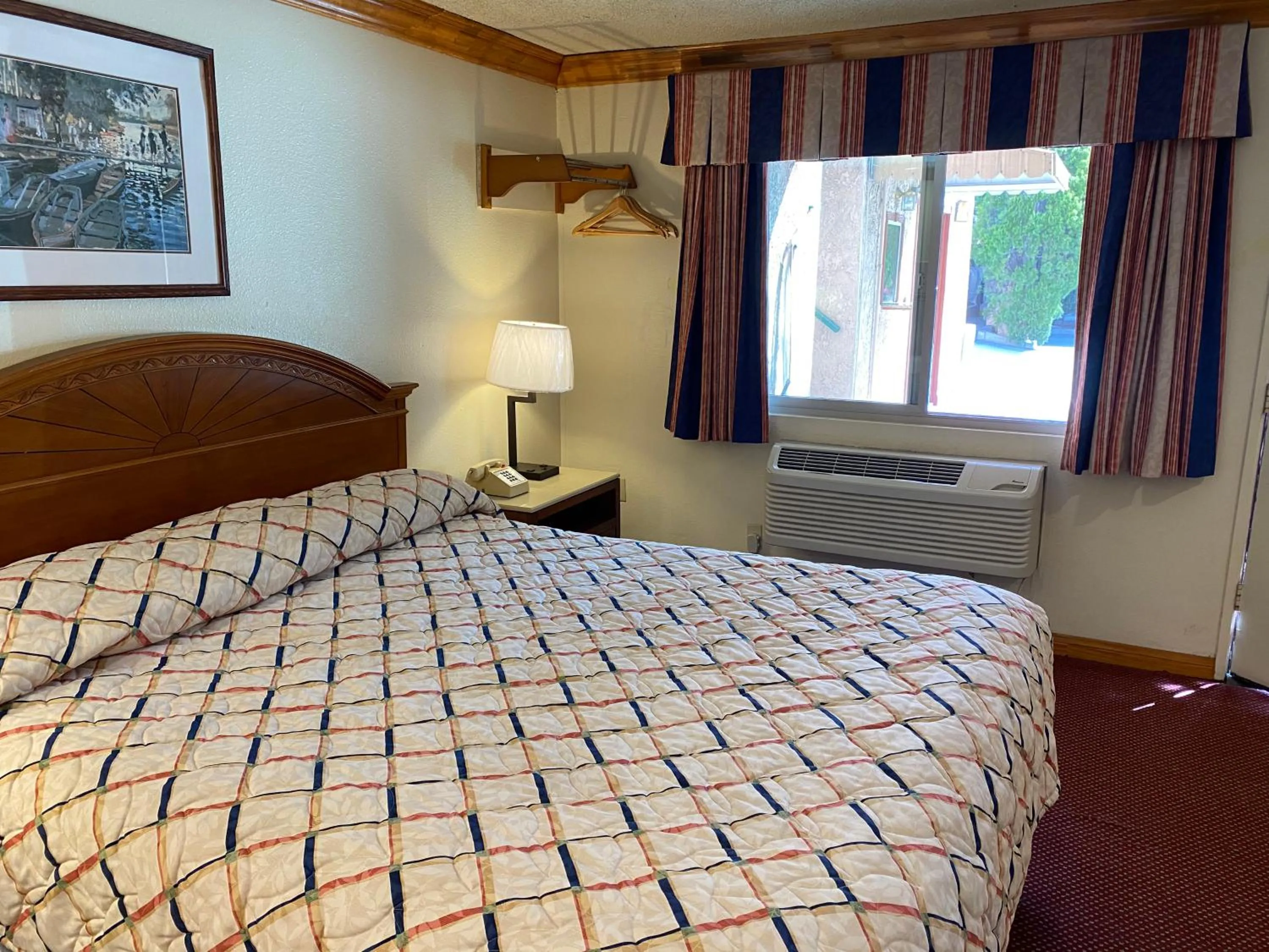 Photo of the whole room, Bed in Best Inn Rosemead