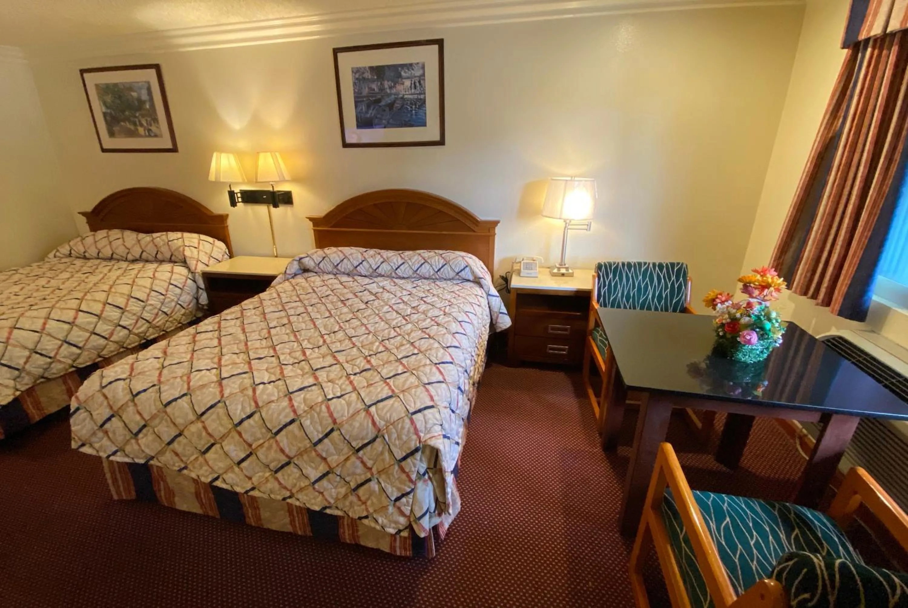 Photo of the whole room, Bed in Best Inn Rosemead