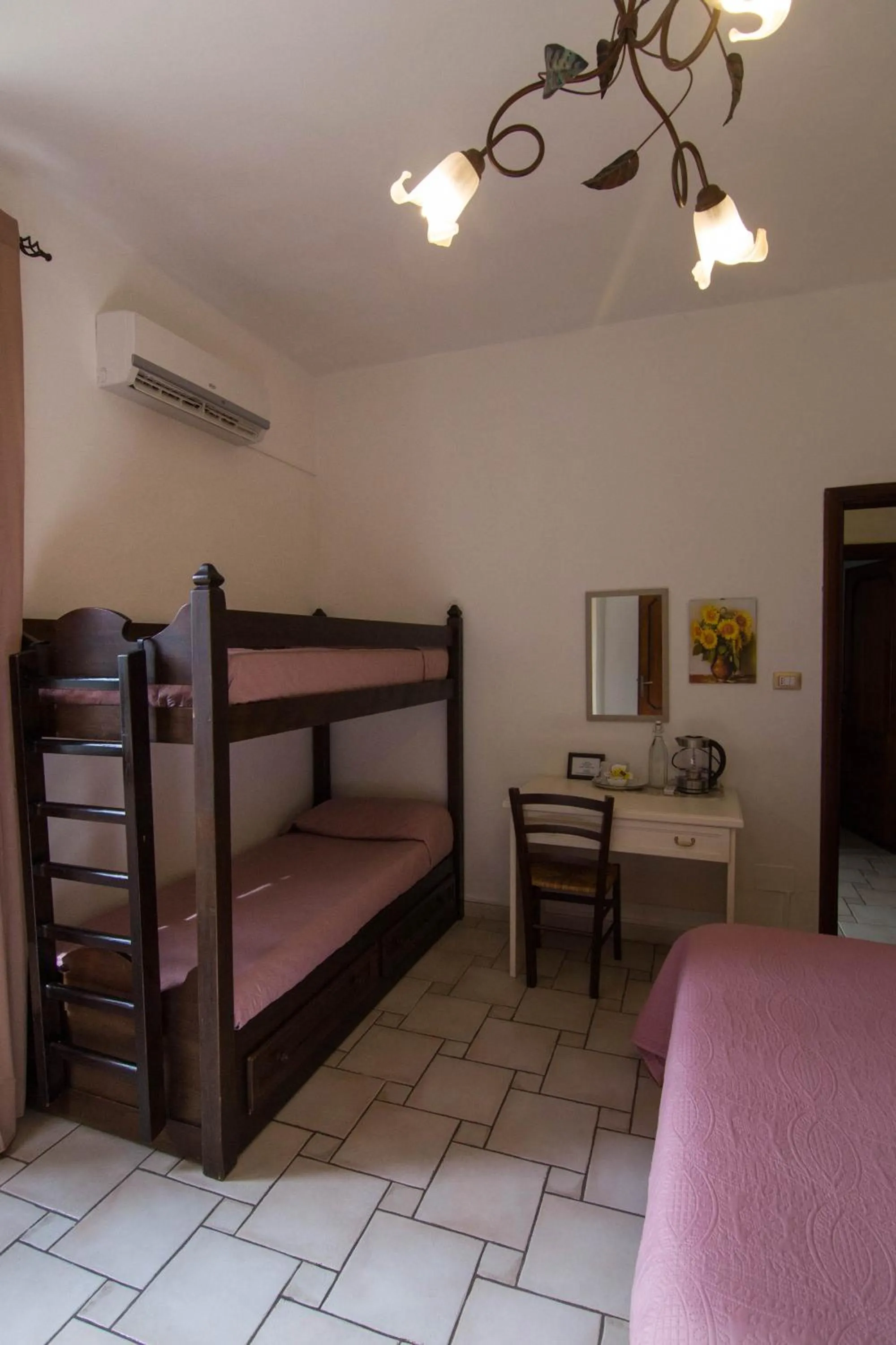 young children, Bed in B&B Del Viale