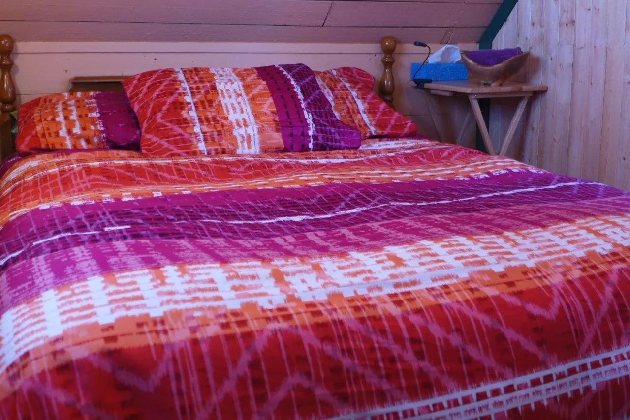 Bed in Mountain Thyme Getaway