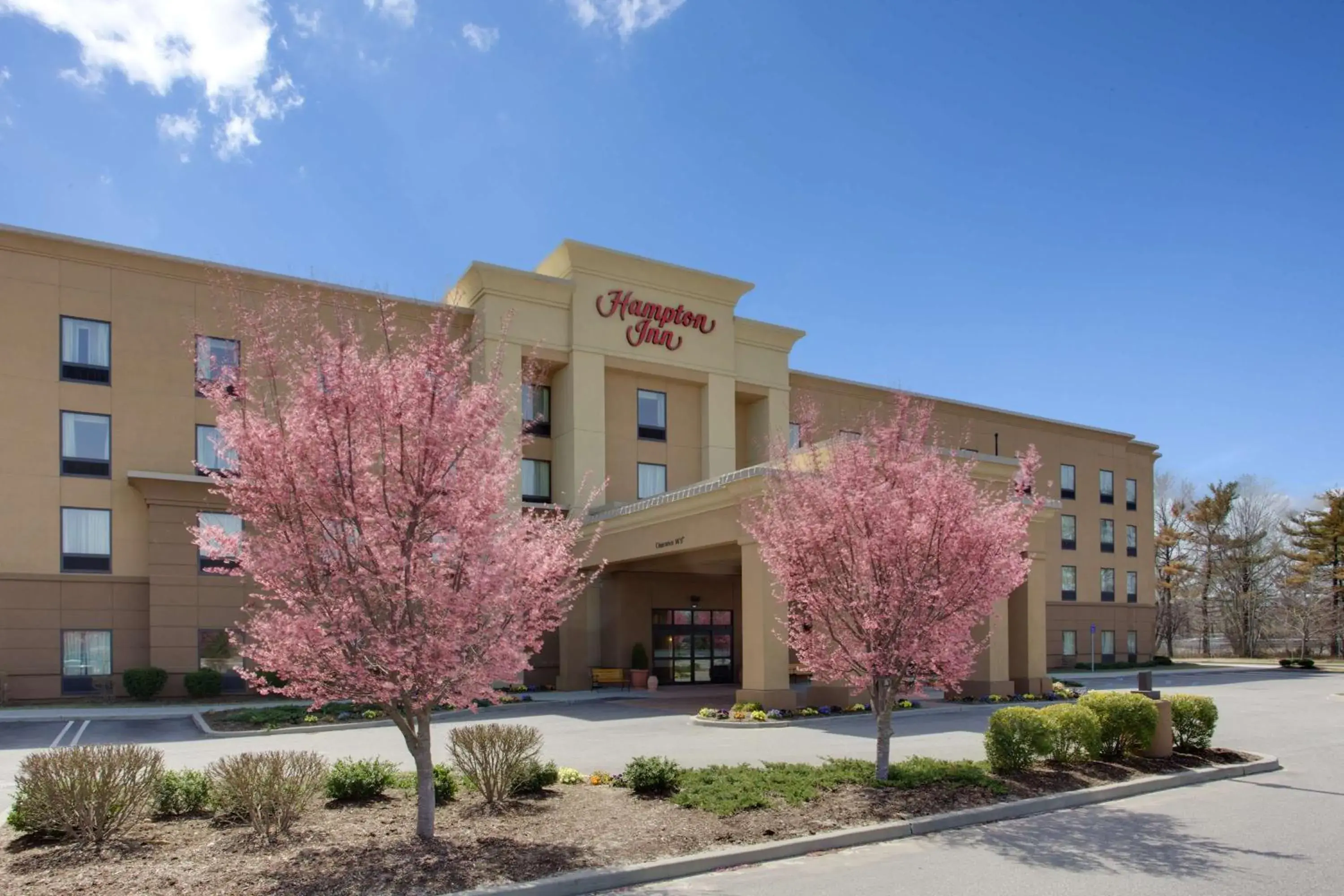 Property building in Hampton Inn by Hilton Garden City Long Island Property building in Hampton Inn by Hilton Garden City Long Island