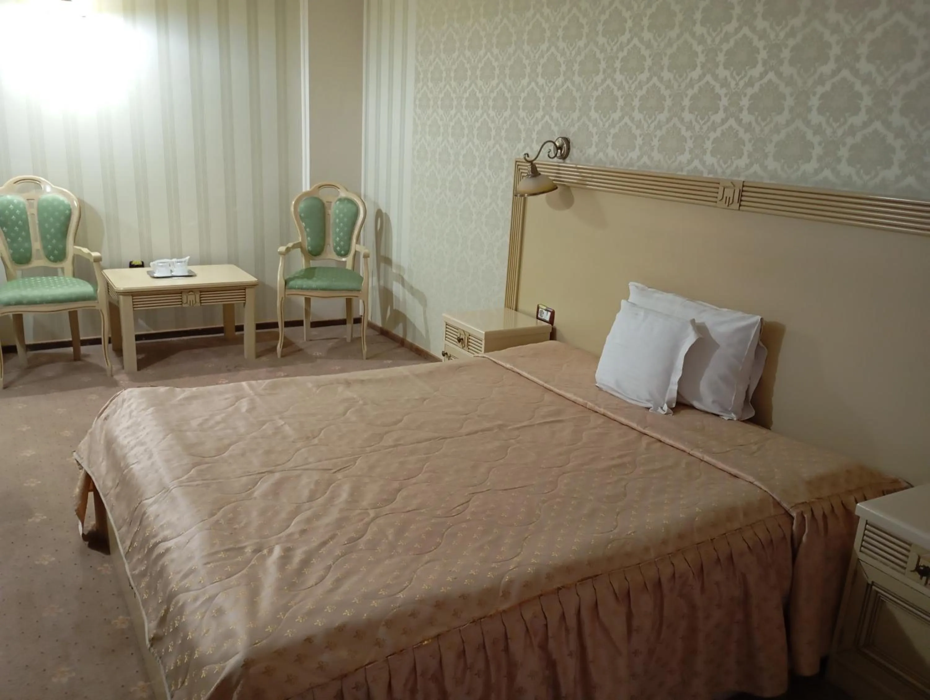 Bed in Hotel Majestic City Center