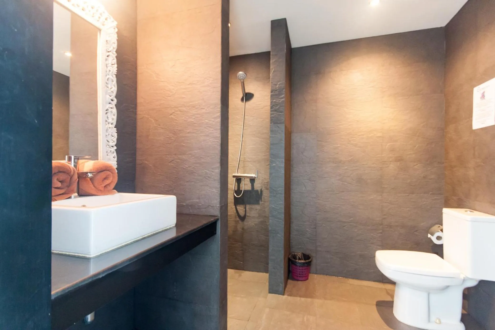 Toilet in Sai Naam Lanta Residence SHA Plus