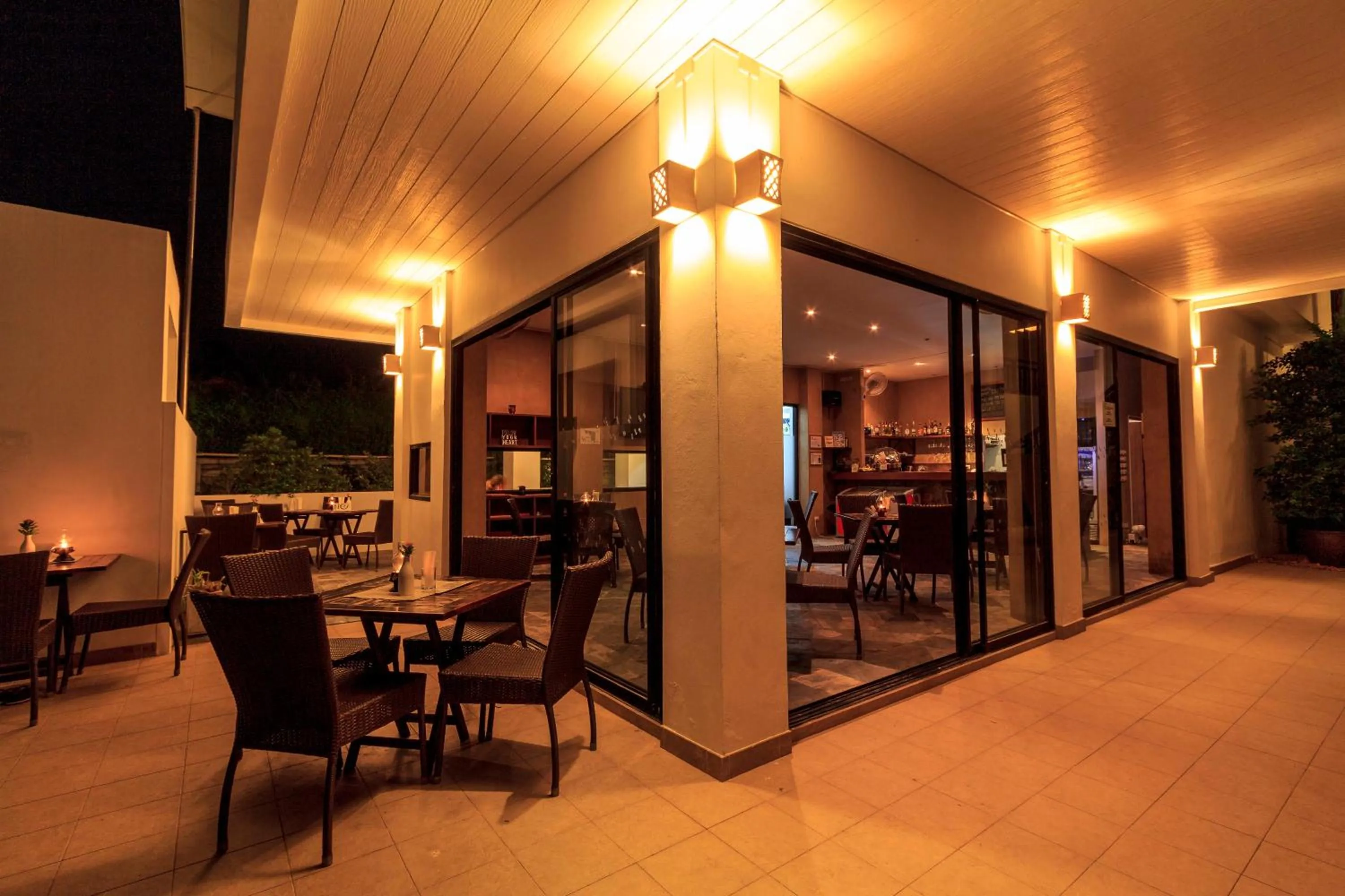 Restaurant/places to eat in Sai Naam Lanta Residence SHA Plus