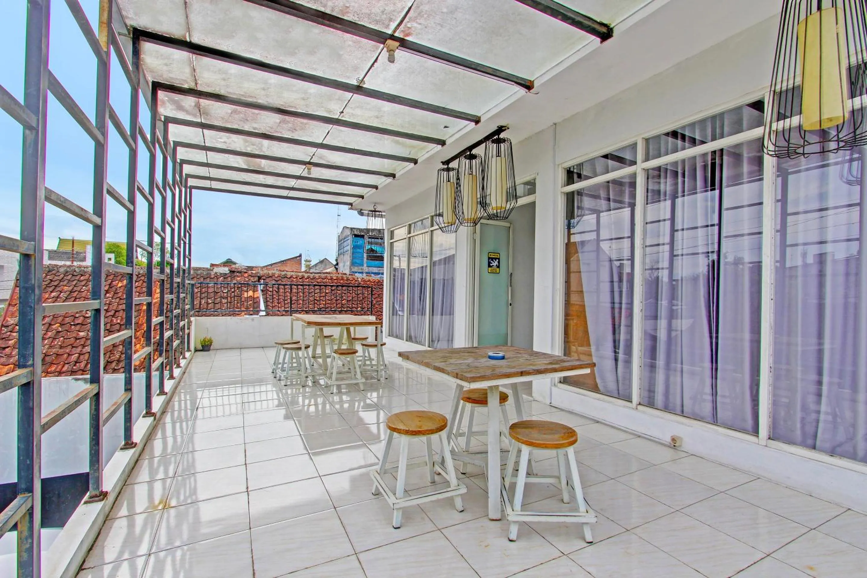 Lobby or reception in OYO 91952 Oase Hostel