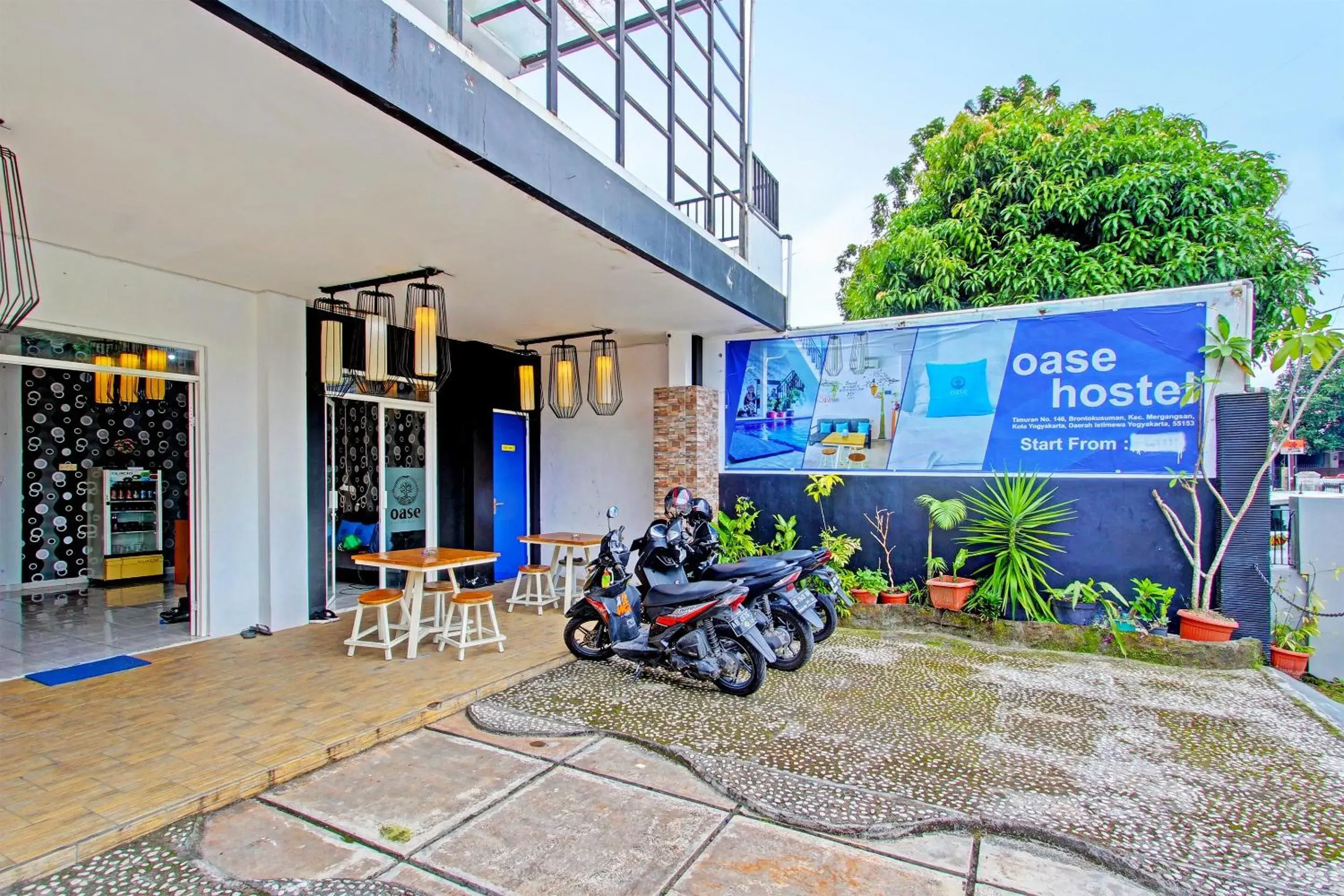 Facade/entrance in OYO 91952 Oase Hostel Facade/entrance in OYO 91952 Oase Hostel