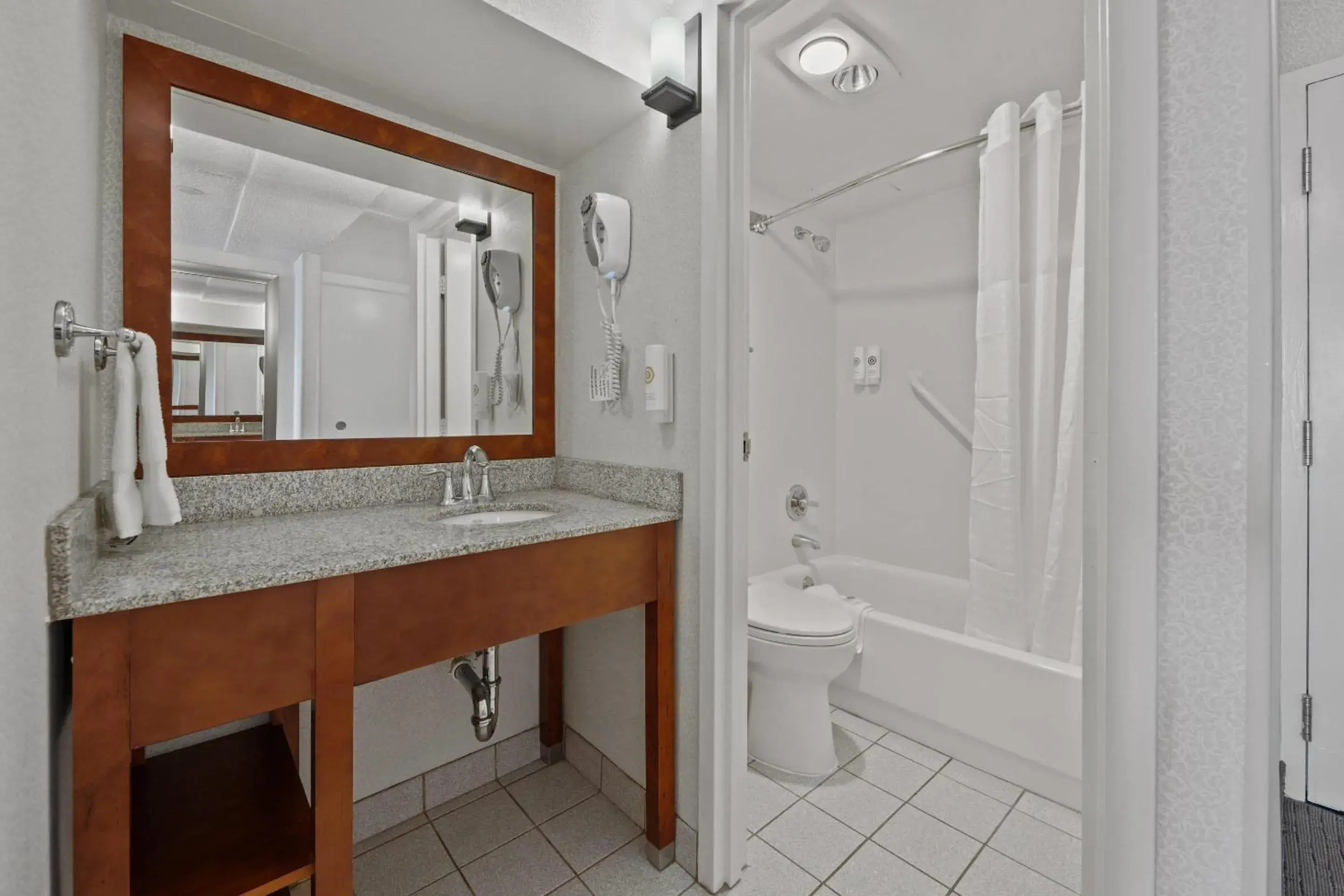 Bedroom in Comfort Inn By the Bay Bedroom in Comfort Inn By the Bay