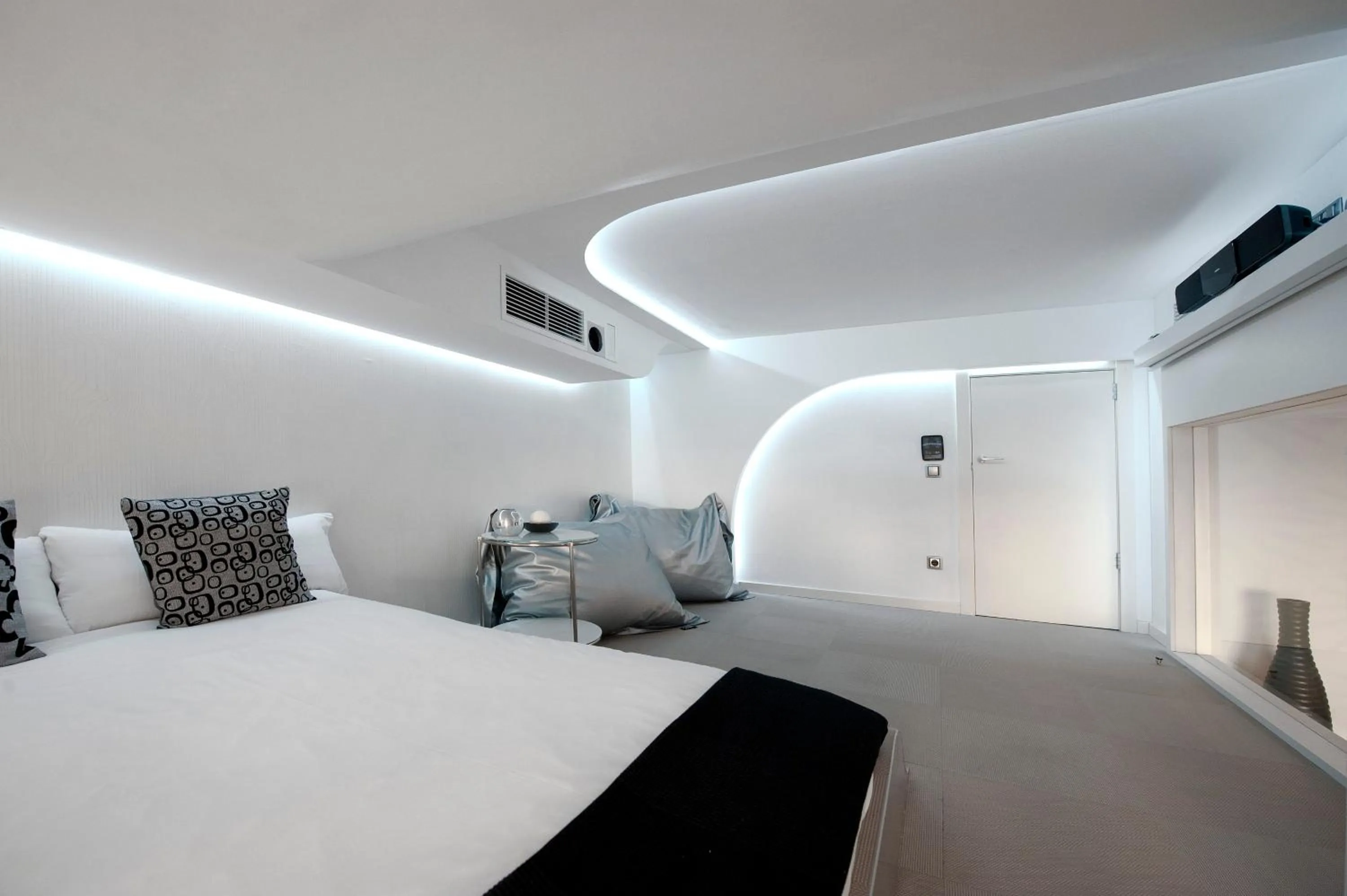 Bedroom, Bed in You Stylish City Center Apartments