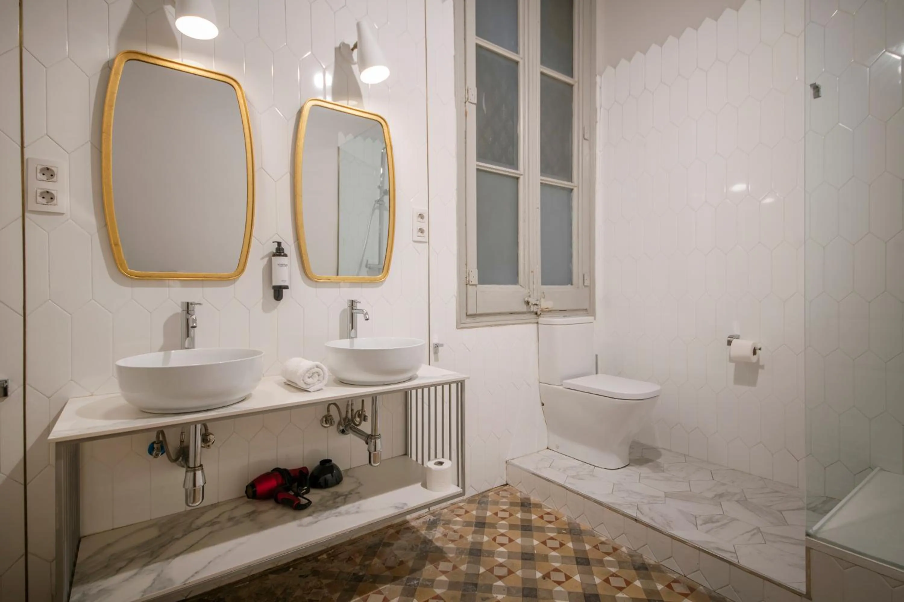 Bathroom in You Stylish City Center Apartments