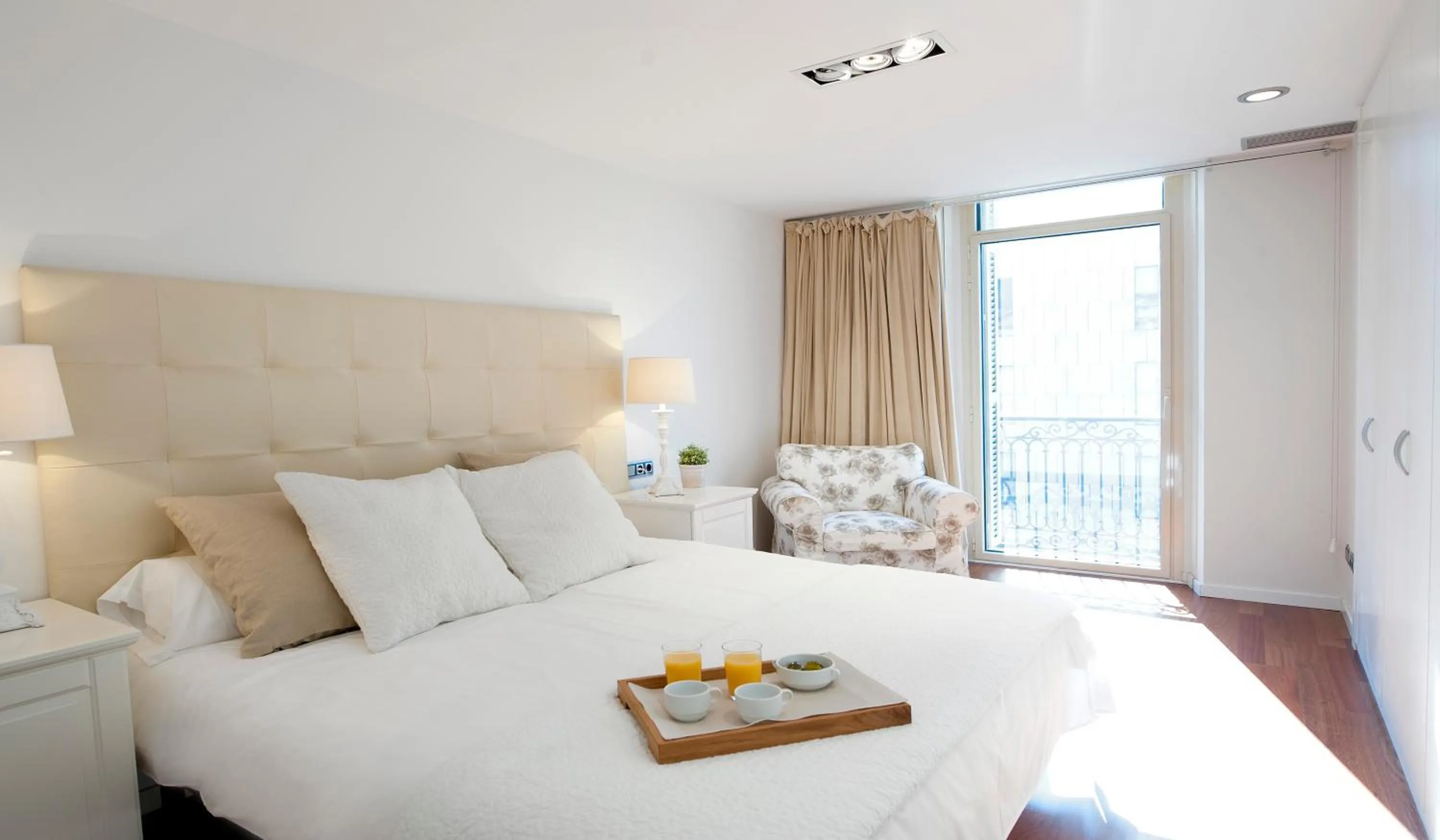 Bedroom, Bed in You Stylish City Center Apartments