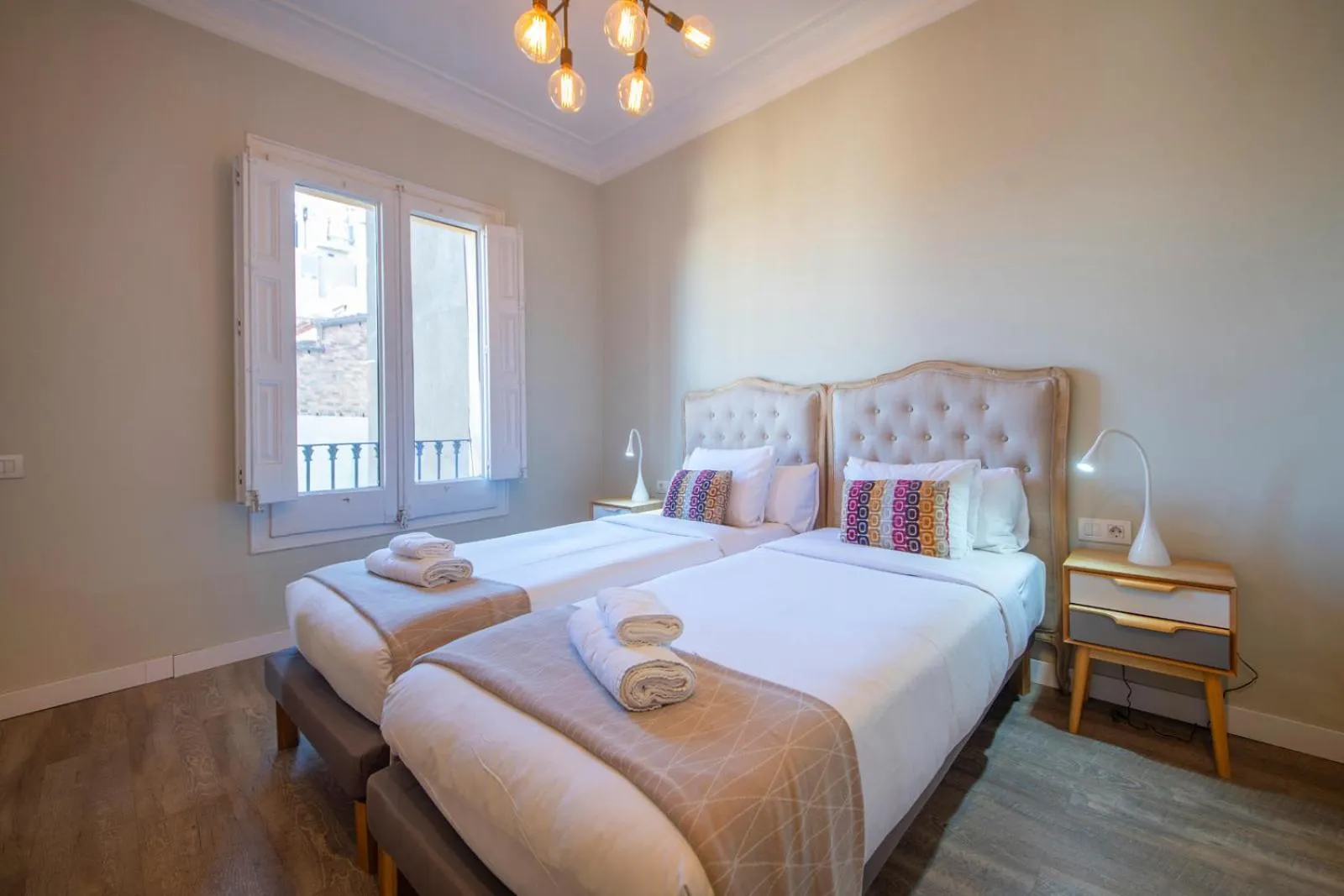 Bedroom, Bed in You Stylish City Center Apartments