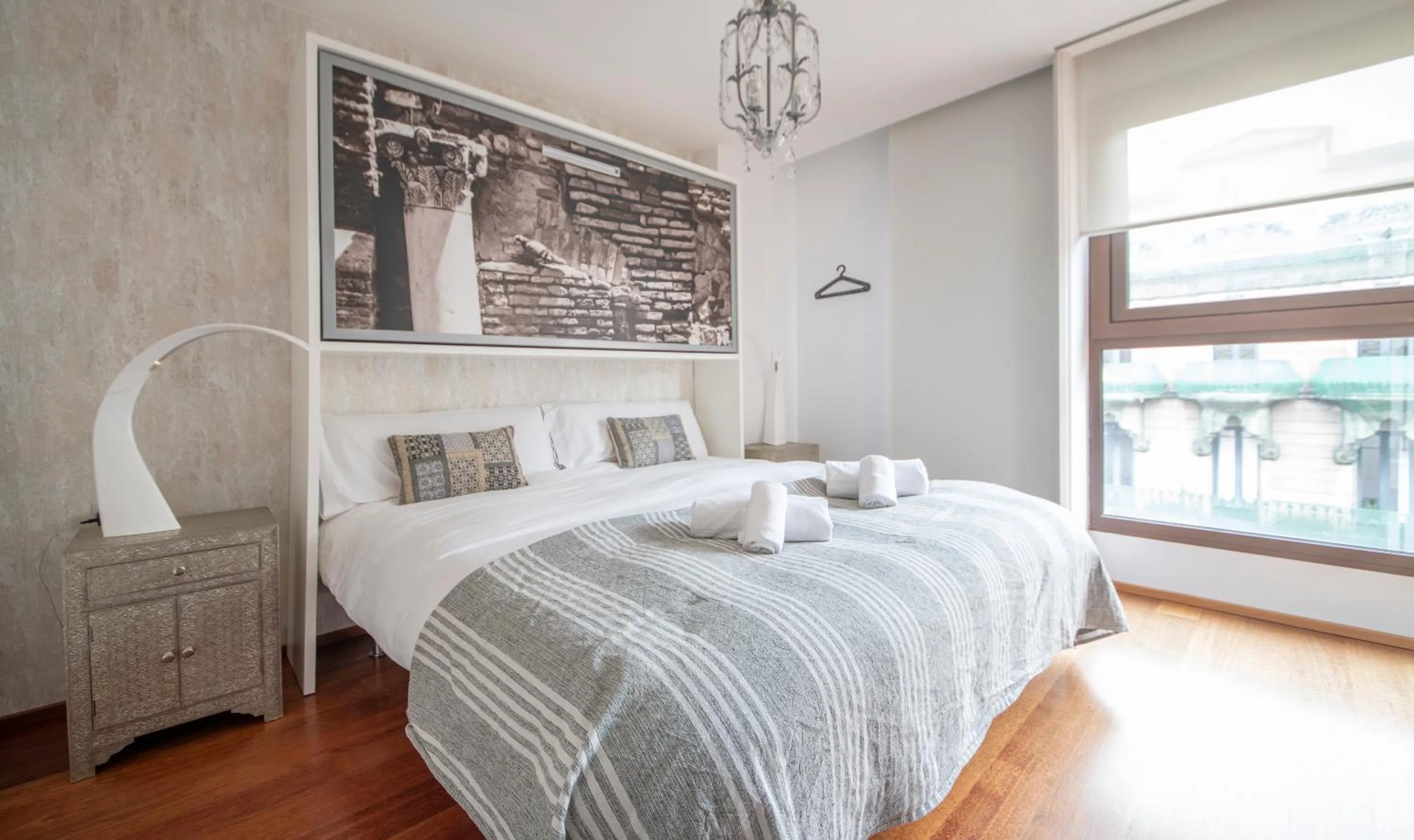 Bedroom, Bed in You Stylish City Center Apartments