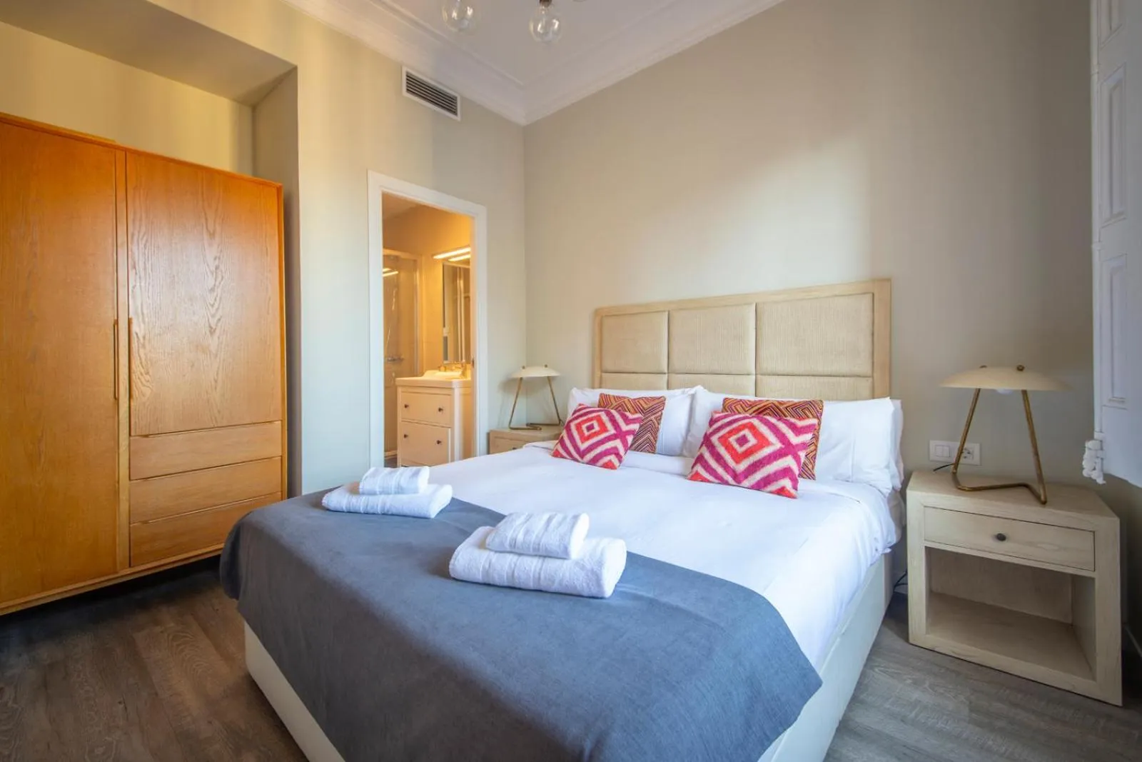 Bedroom, Bed in You Stylish City Center Apartments