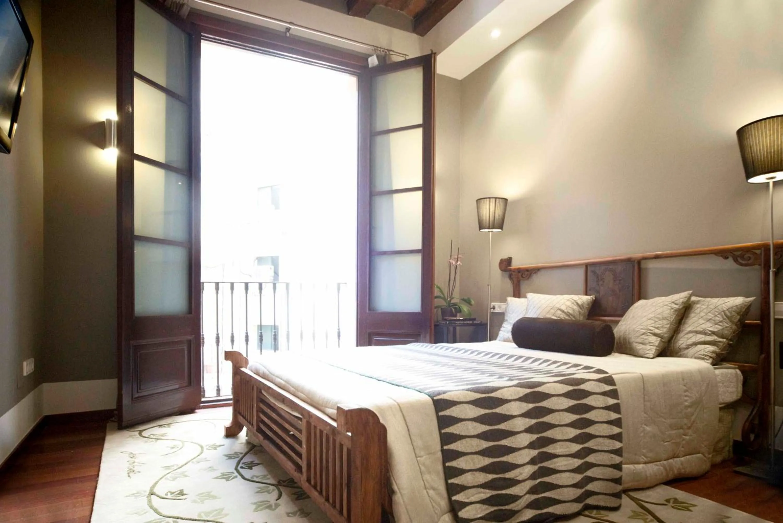 Bedroom, Bed in You Stylish City Center Apartments