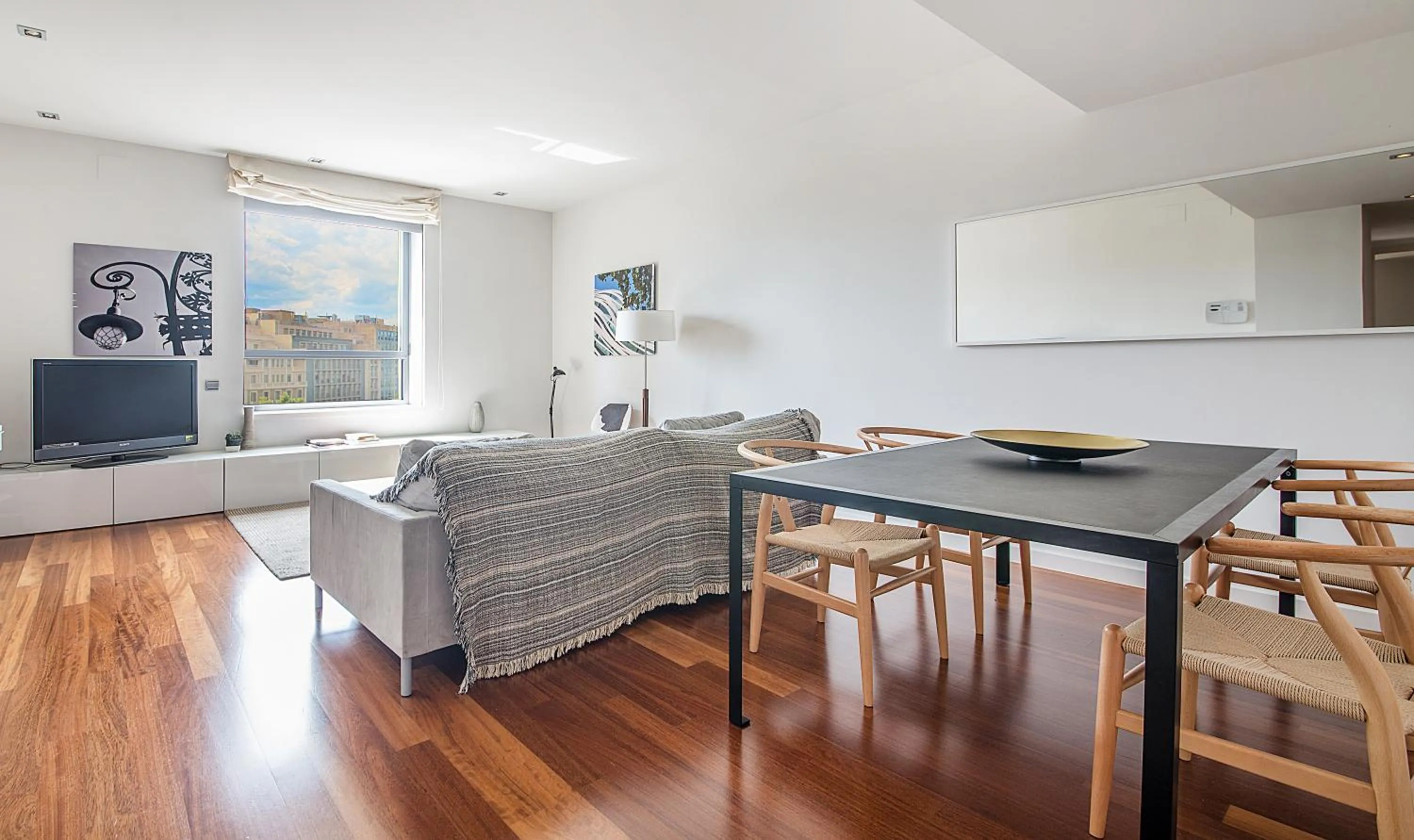 Dining area in You Stylish City Center Apartments