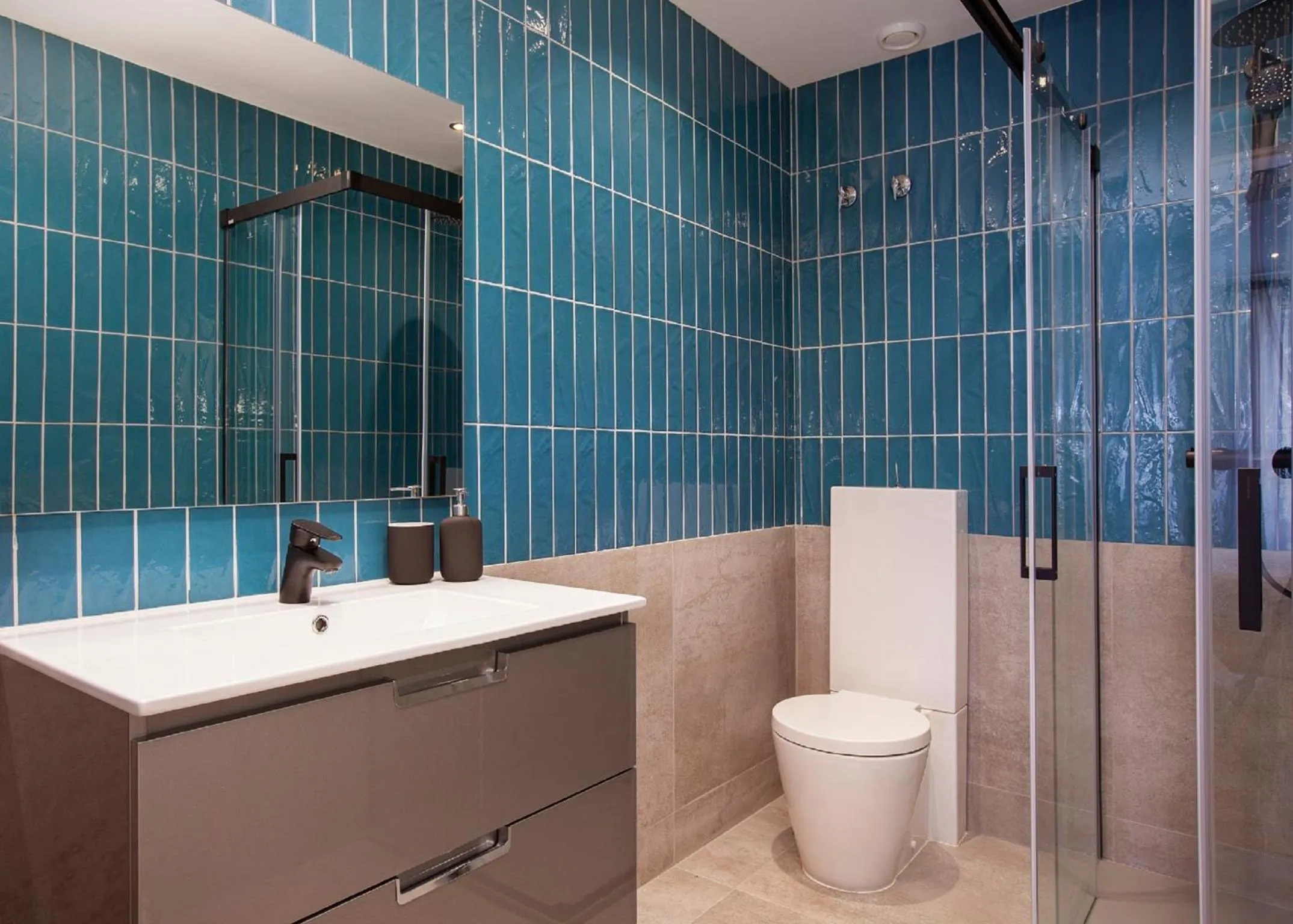 Bathroom in You Stylish City Center Apartments