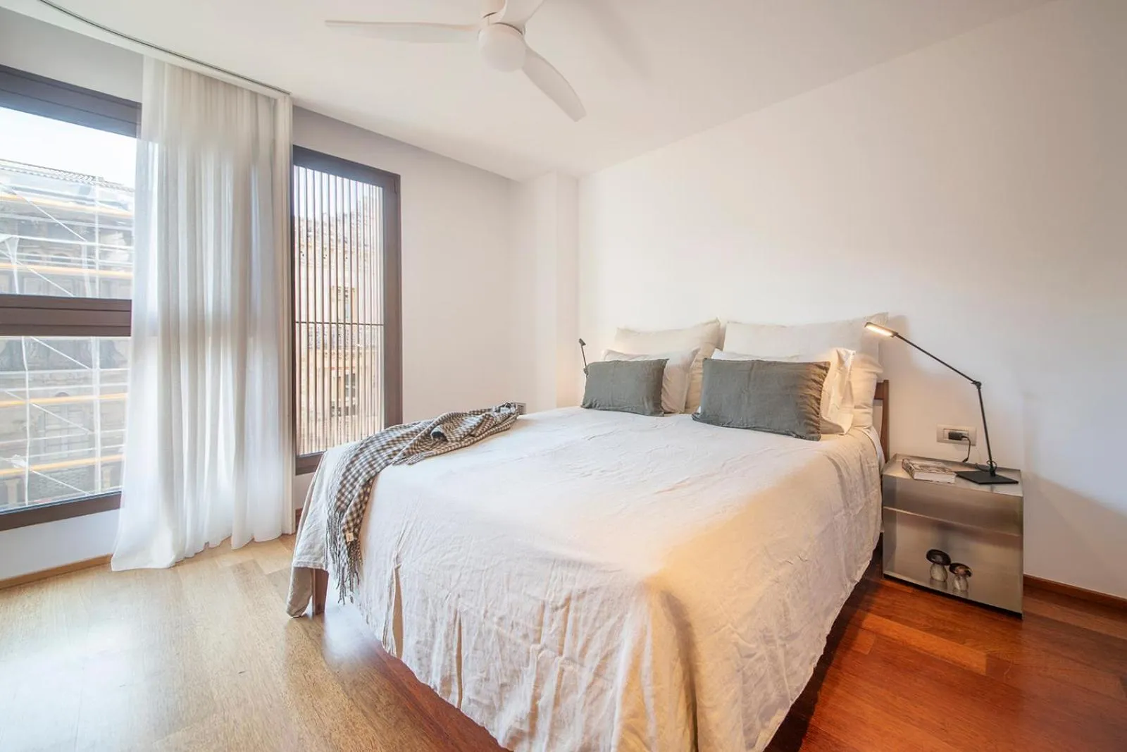 Bedroom, Bed in You Stylish City Center Apartments