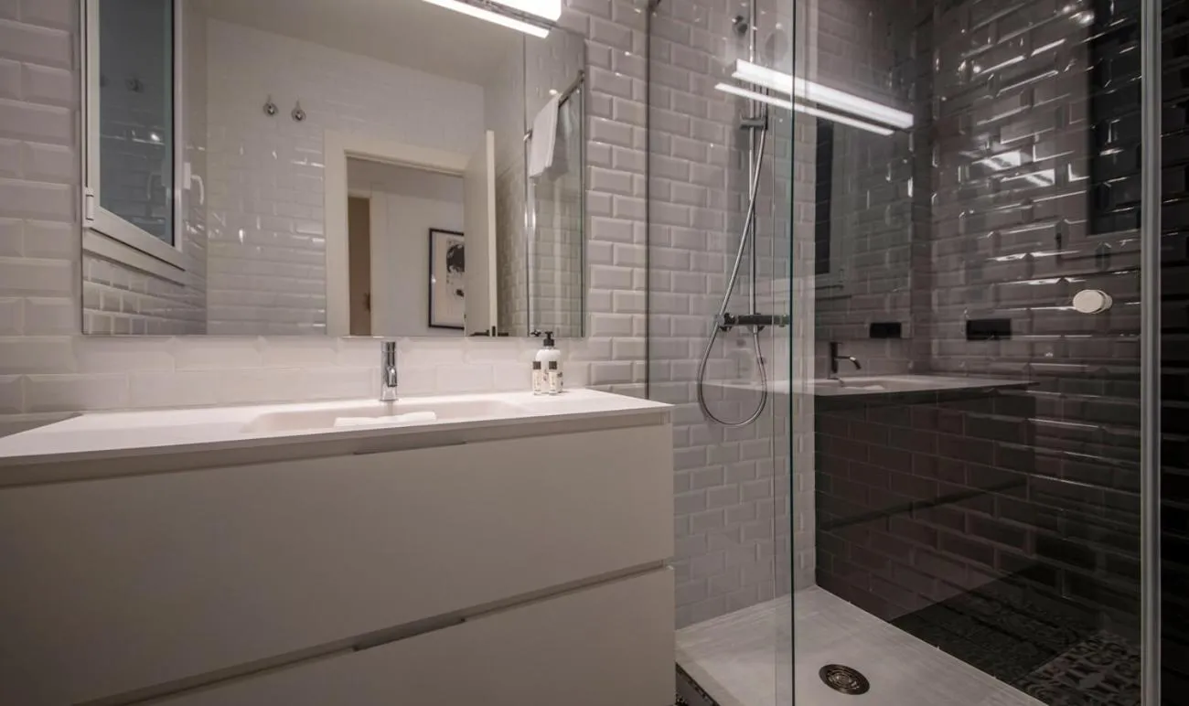 Bathroom in You Stylish City Center Apartments