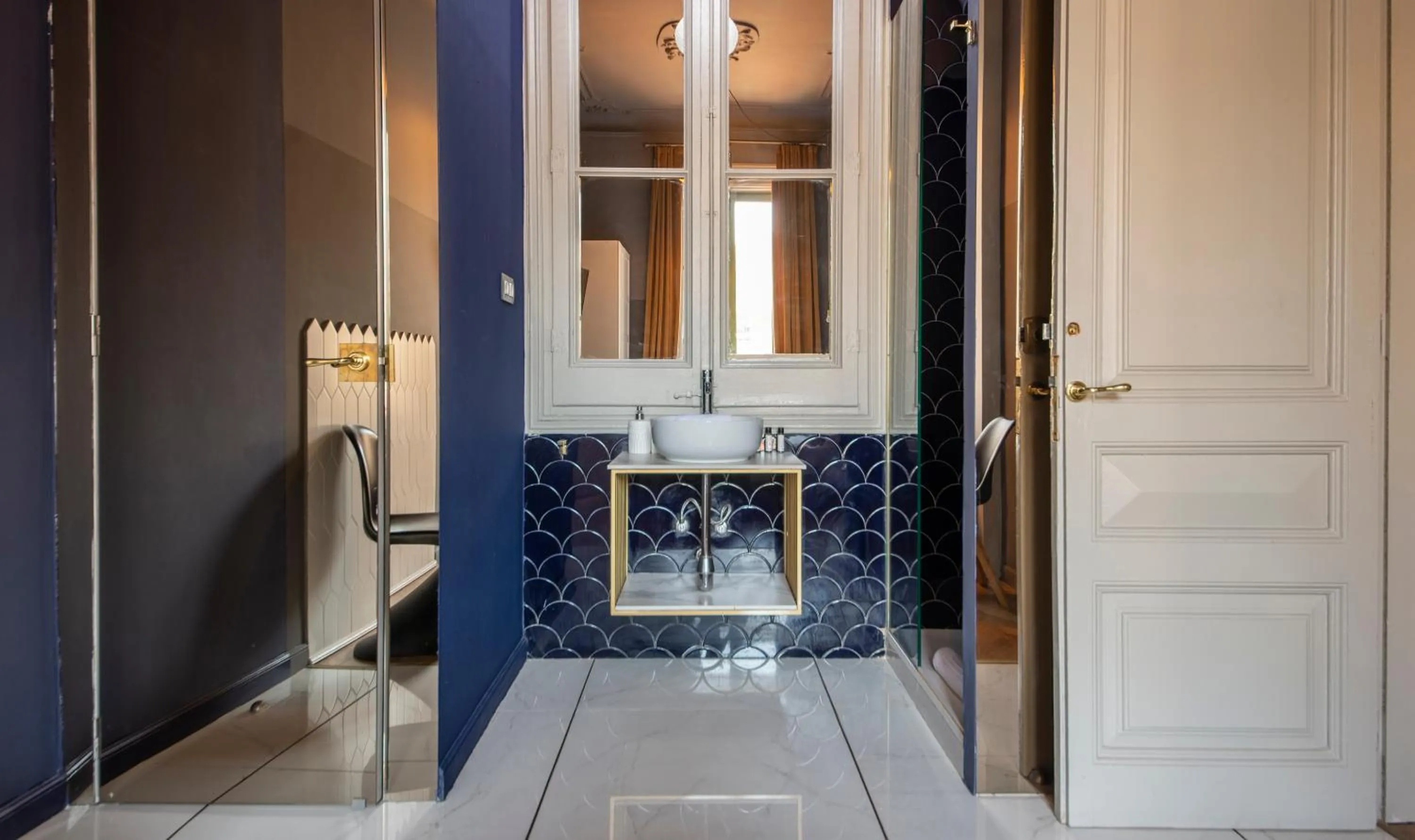 Bathroom in You Stylish City Center Apartments