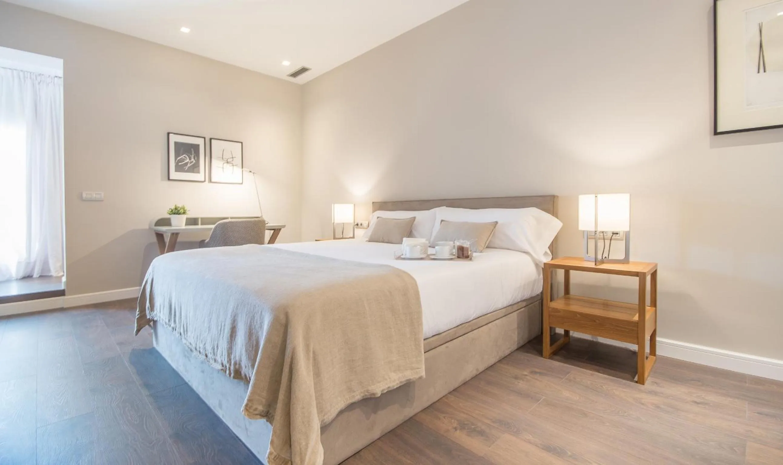 Bedroom, Bed in You Stylish City Center Apartments