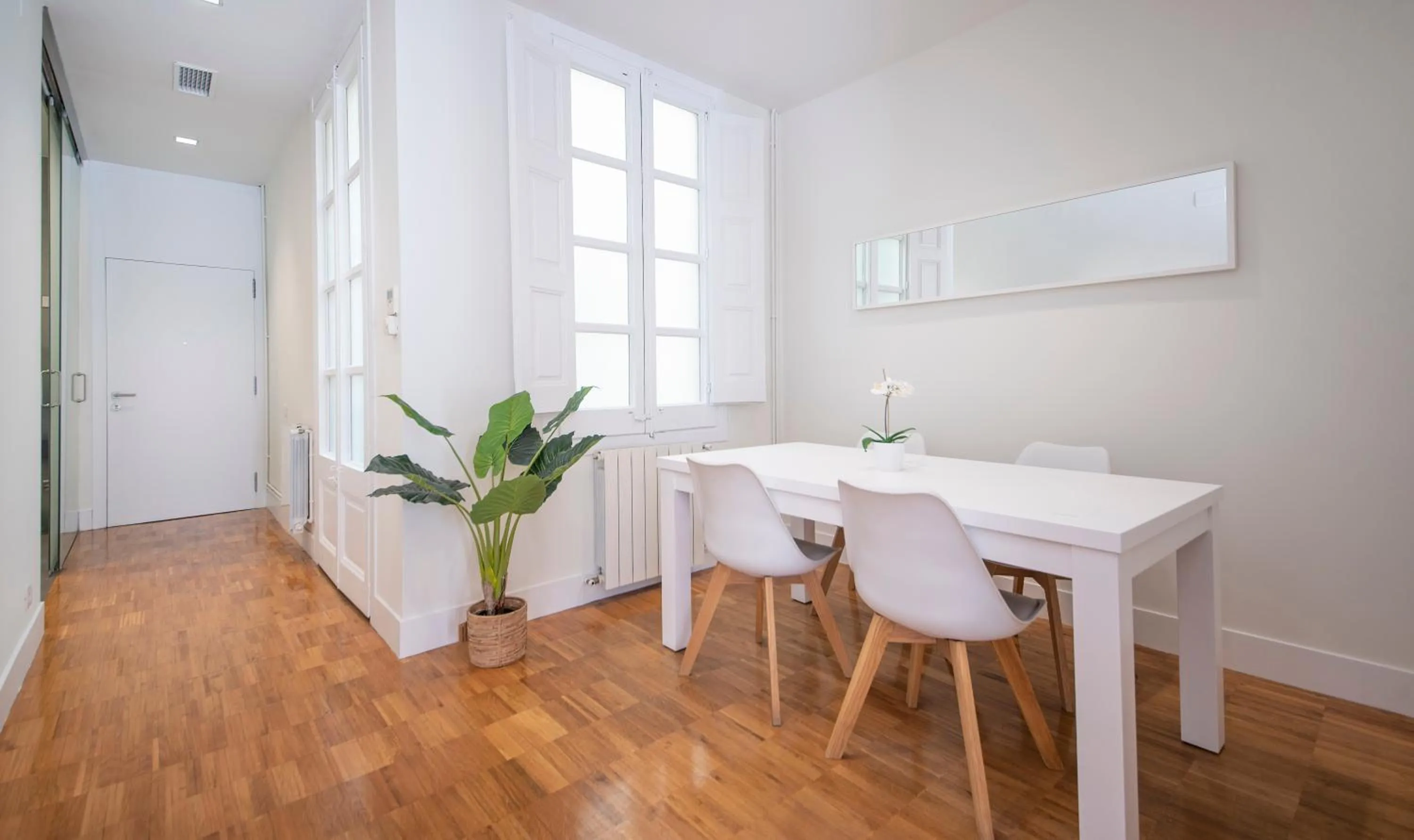 Dining area in You Stylish City Center Apartments