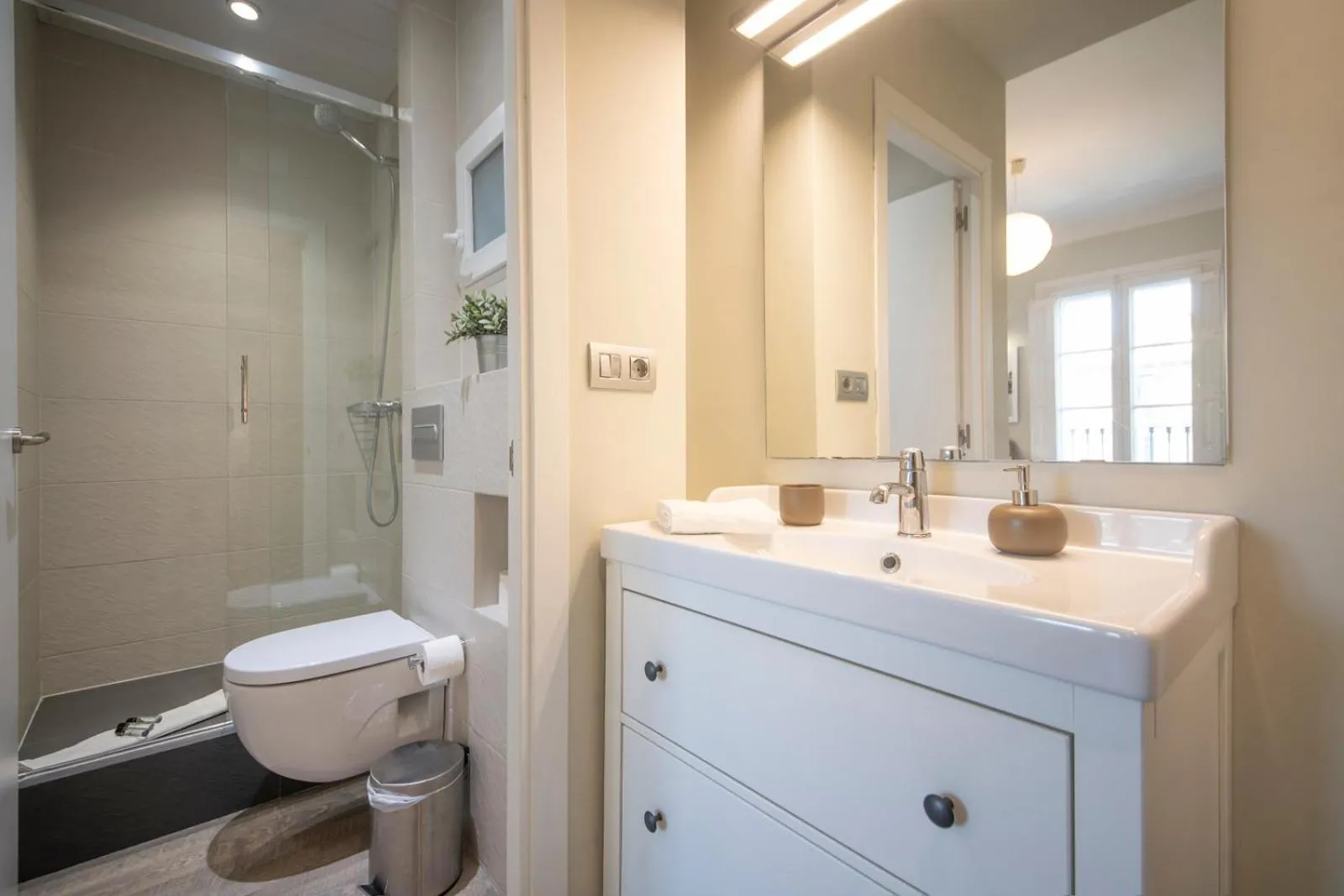 Bathroom in You Stylish City Center Apartments