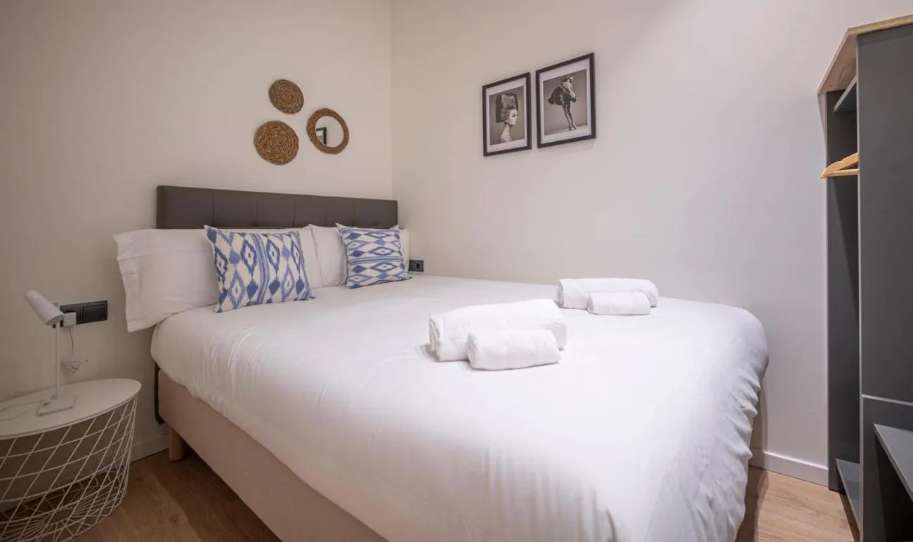 Bedroom, Bed in You Stylish City Center Apartments