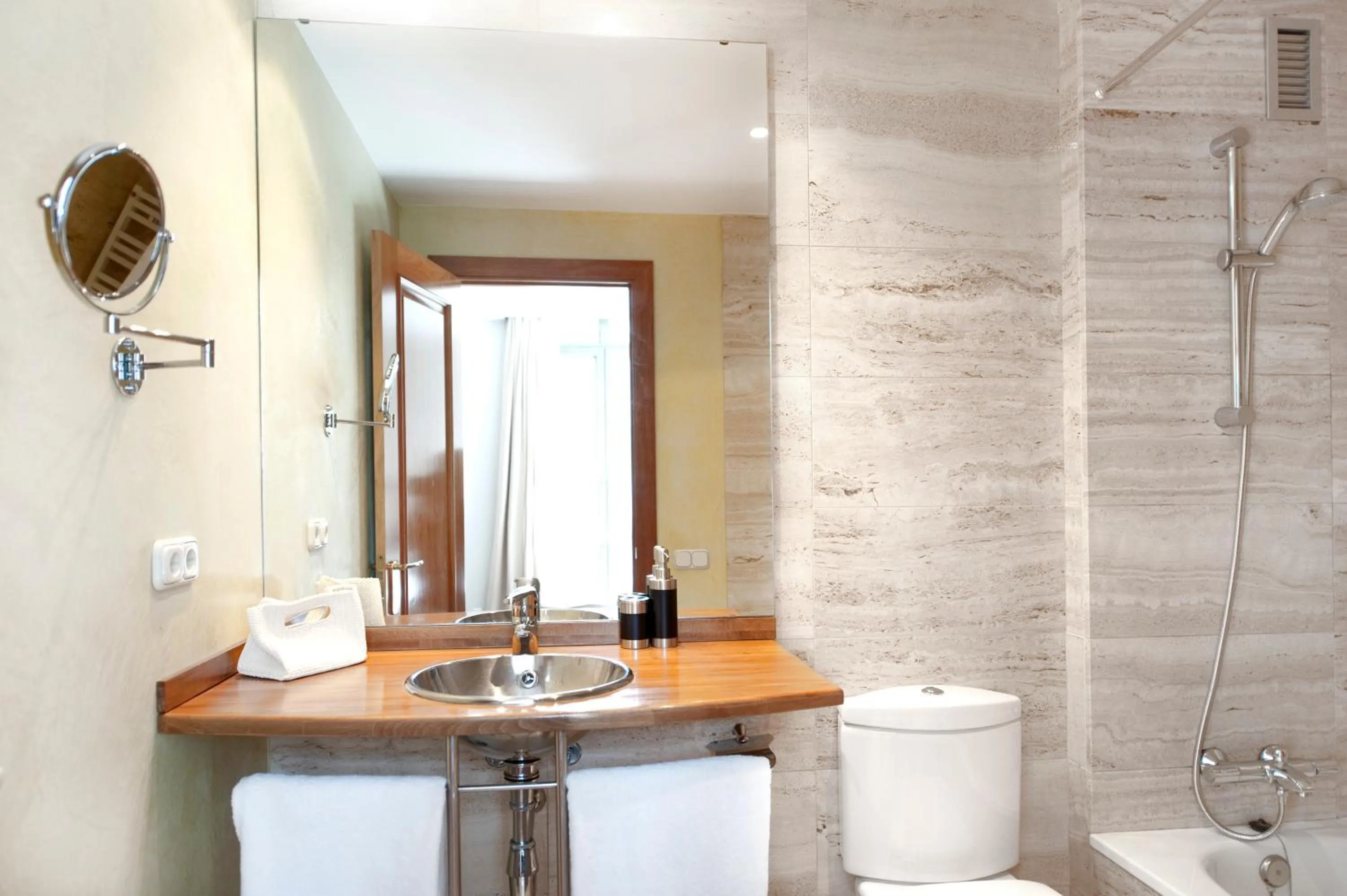 Bathroom in You Stylish City Center Apartments