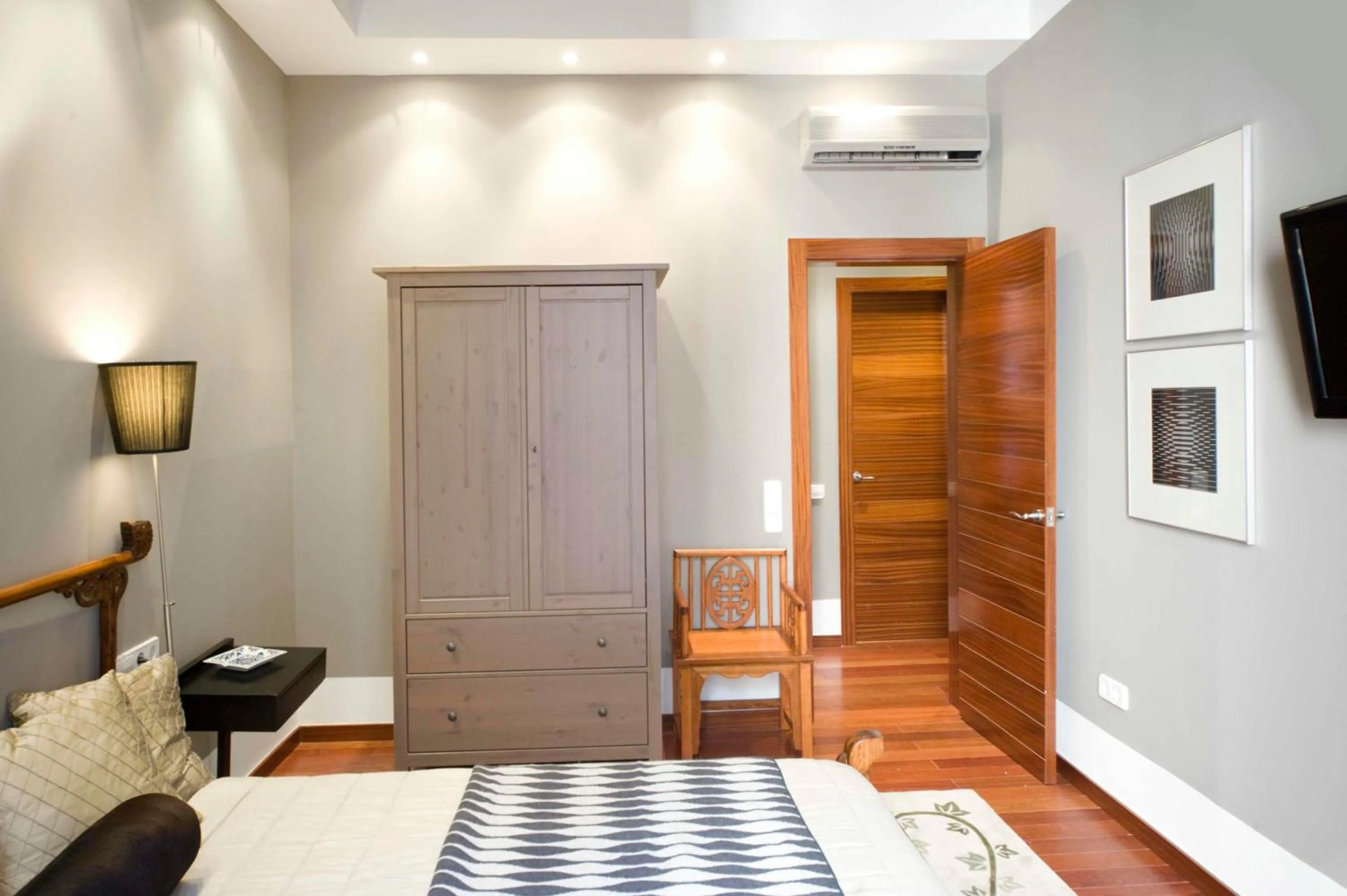 Bedroom, Bed in You Stylish City Center Apartments