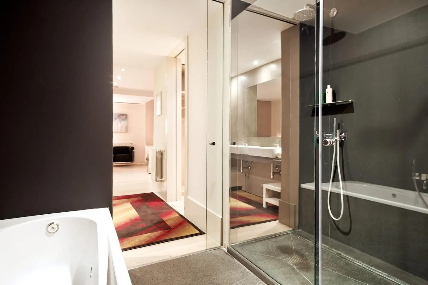 Bathroom in You Stylish City Center Apartments