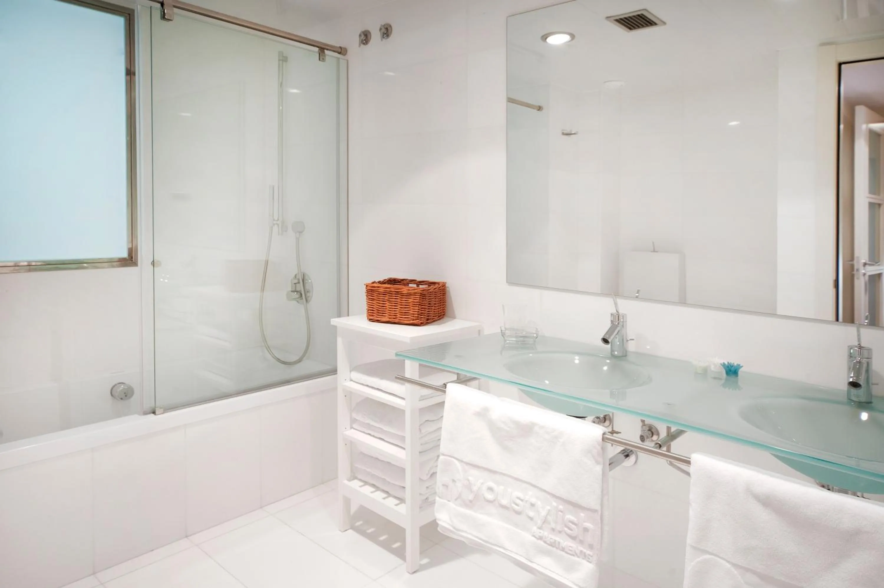 Bathroom in You Stylish City Center Apartments