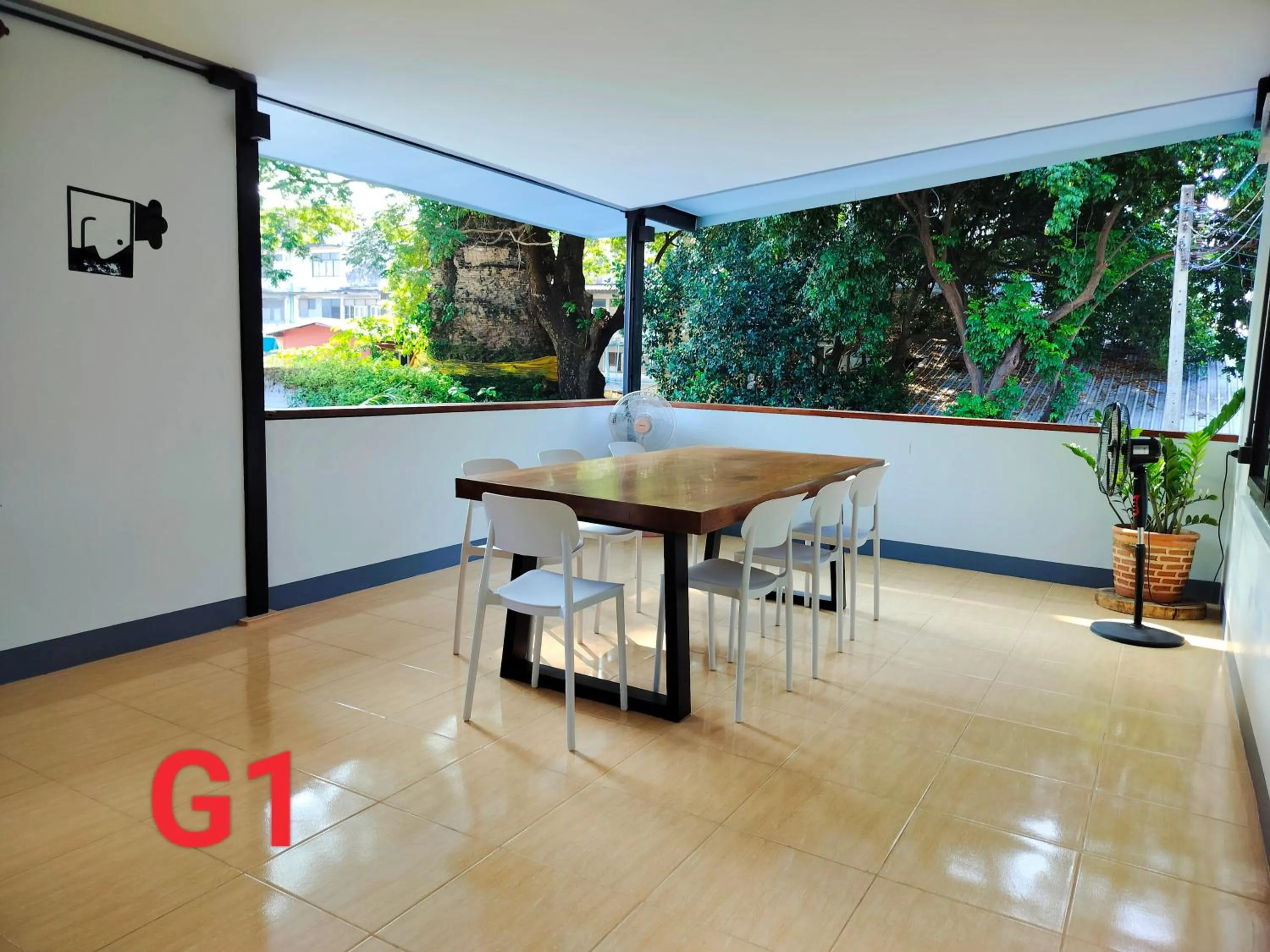 Dining area in Oldy De Garden