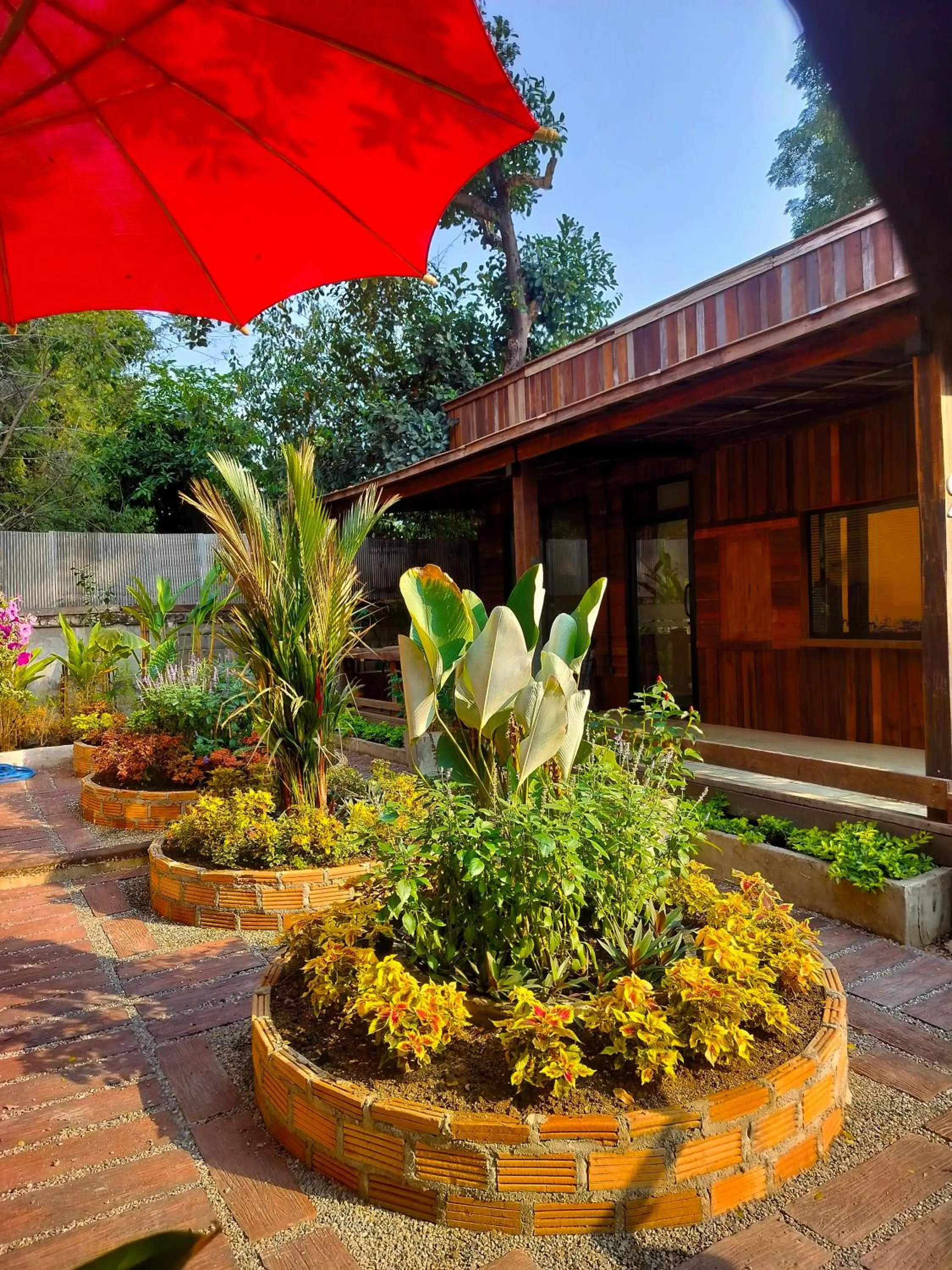 Property building in Oldy De Garden