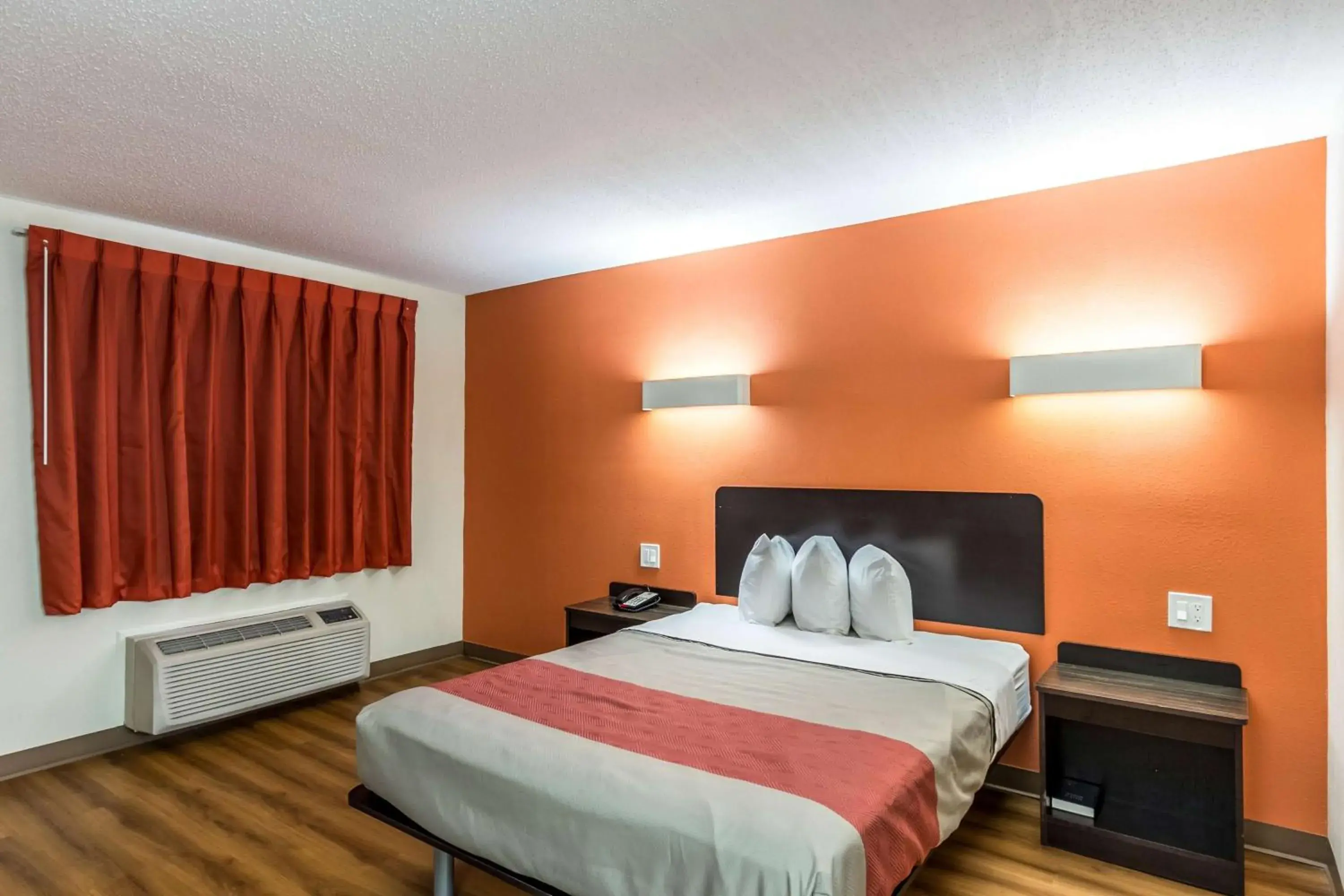 Photo of the whole room, Bed in Motel 6 New Brunswick Photo of the whole room, Bed in Motel 6 New Brunswick