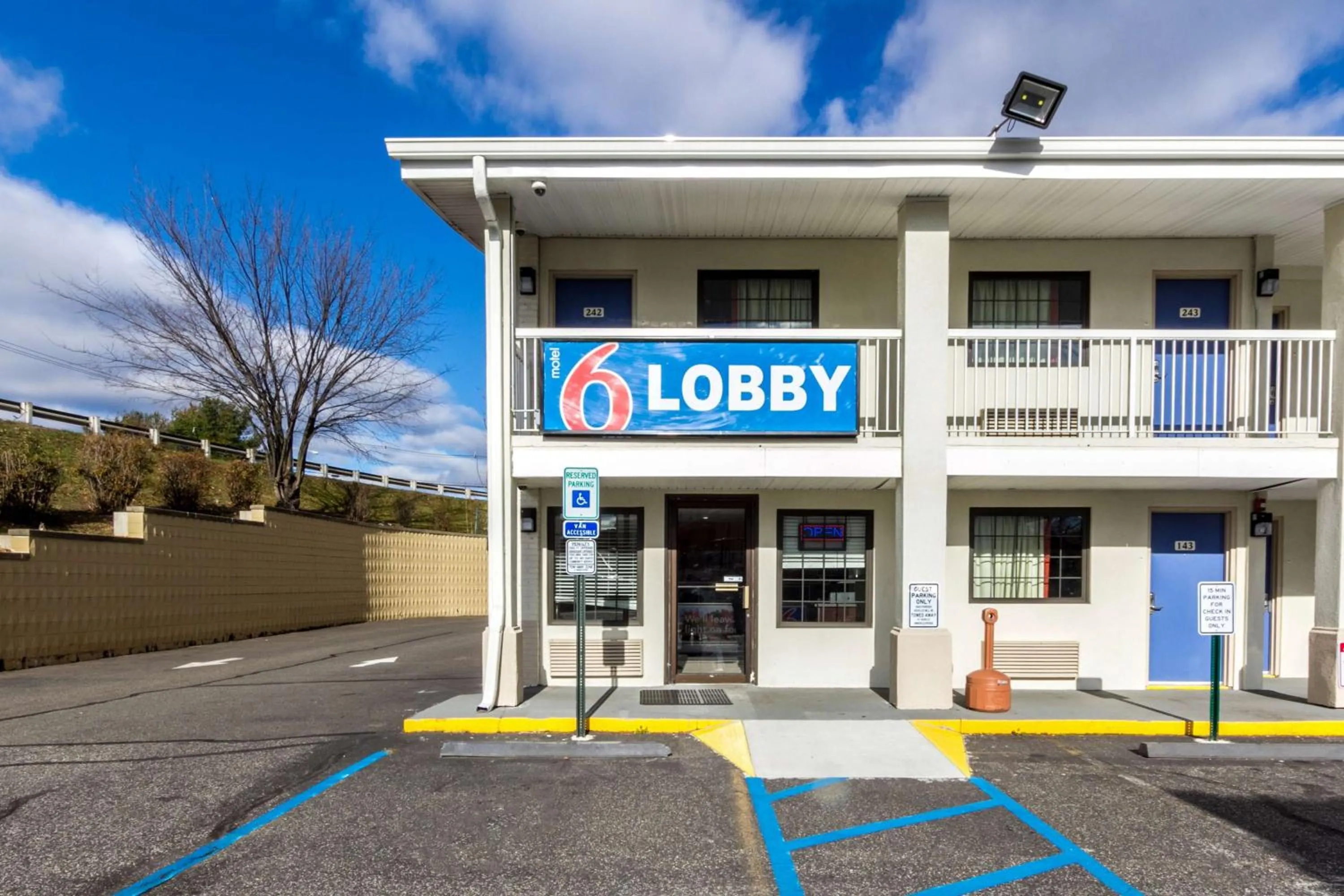 Property building in Motel 6 New Brunswick
