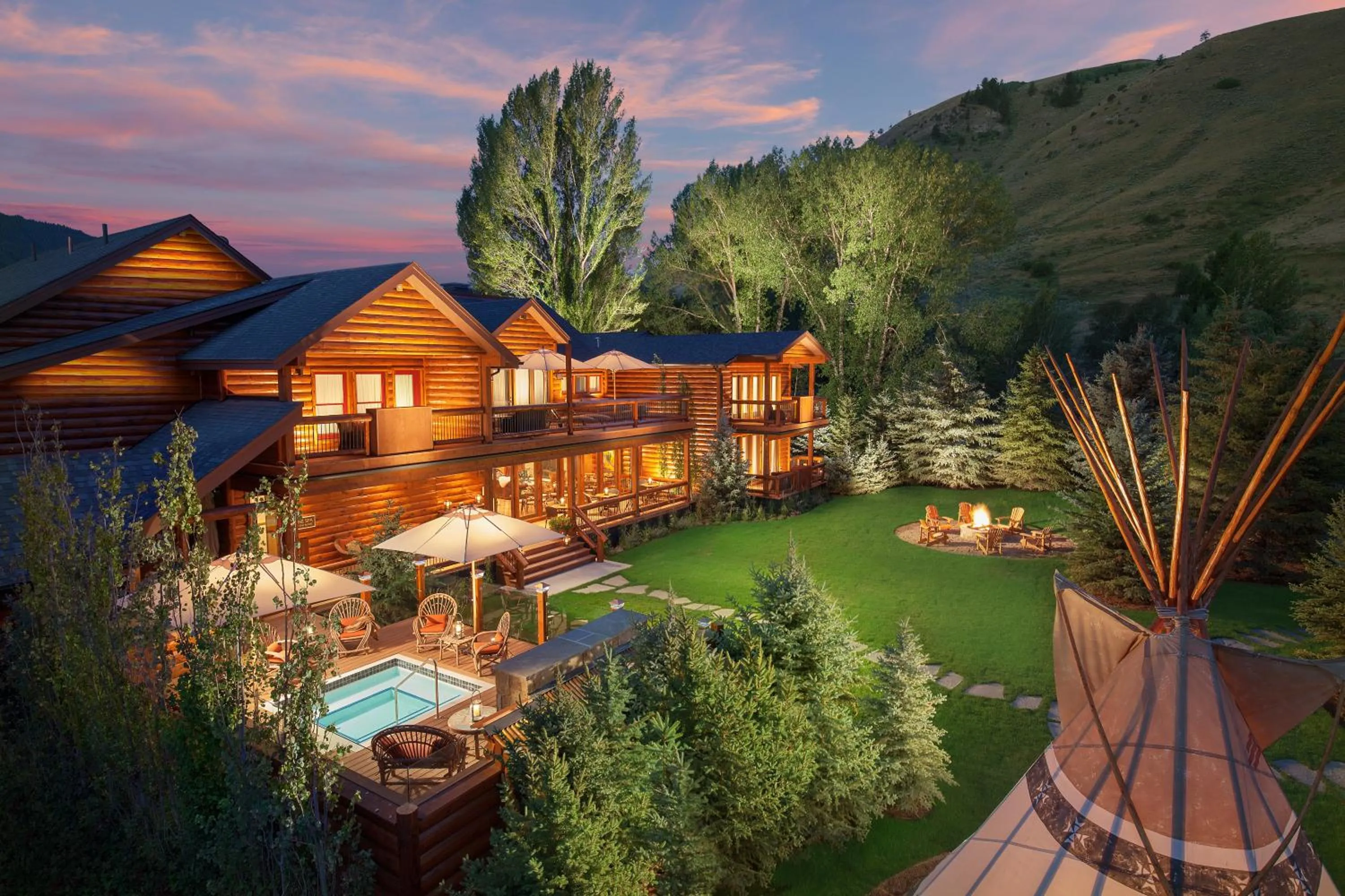 Property building in Rustic Inn Creekside