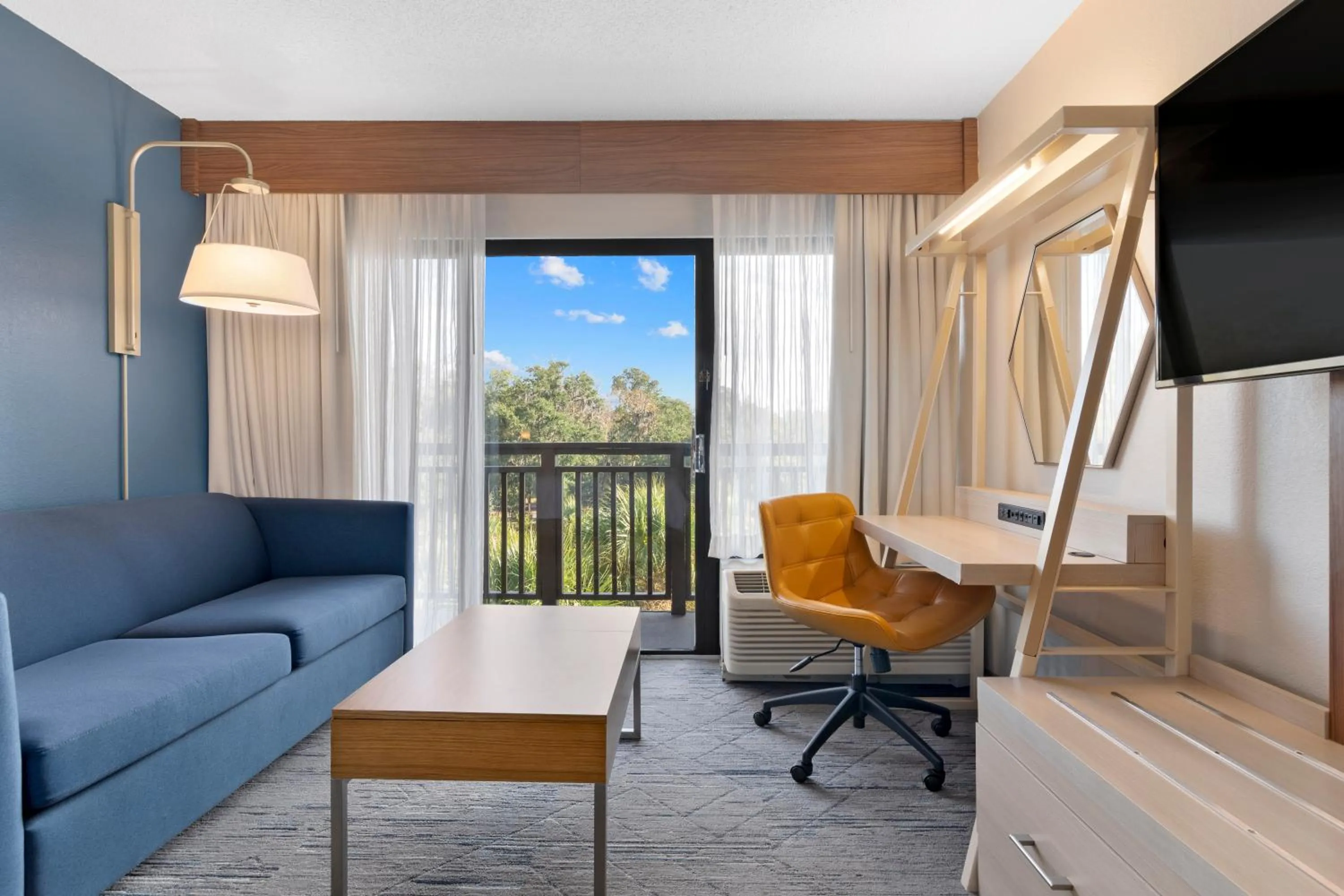 Living room in Holiday Inn Express Hilton Head Island by IHG