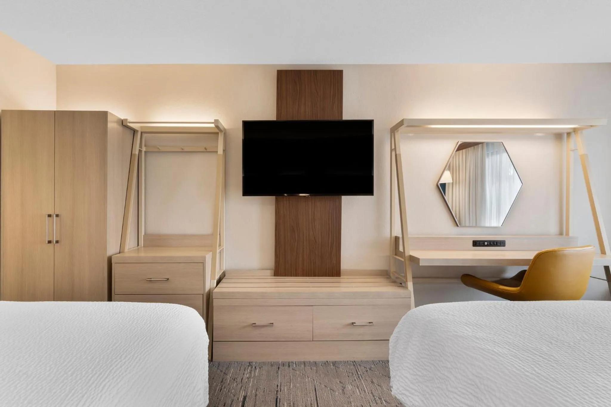 Photo of the whole room, Bed in Holiday Inn Express Hilton Head Island by IHG