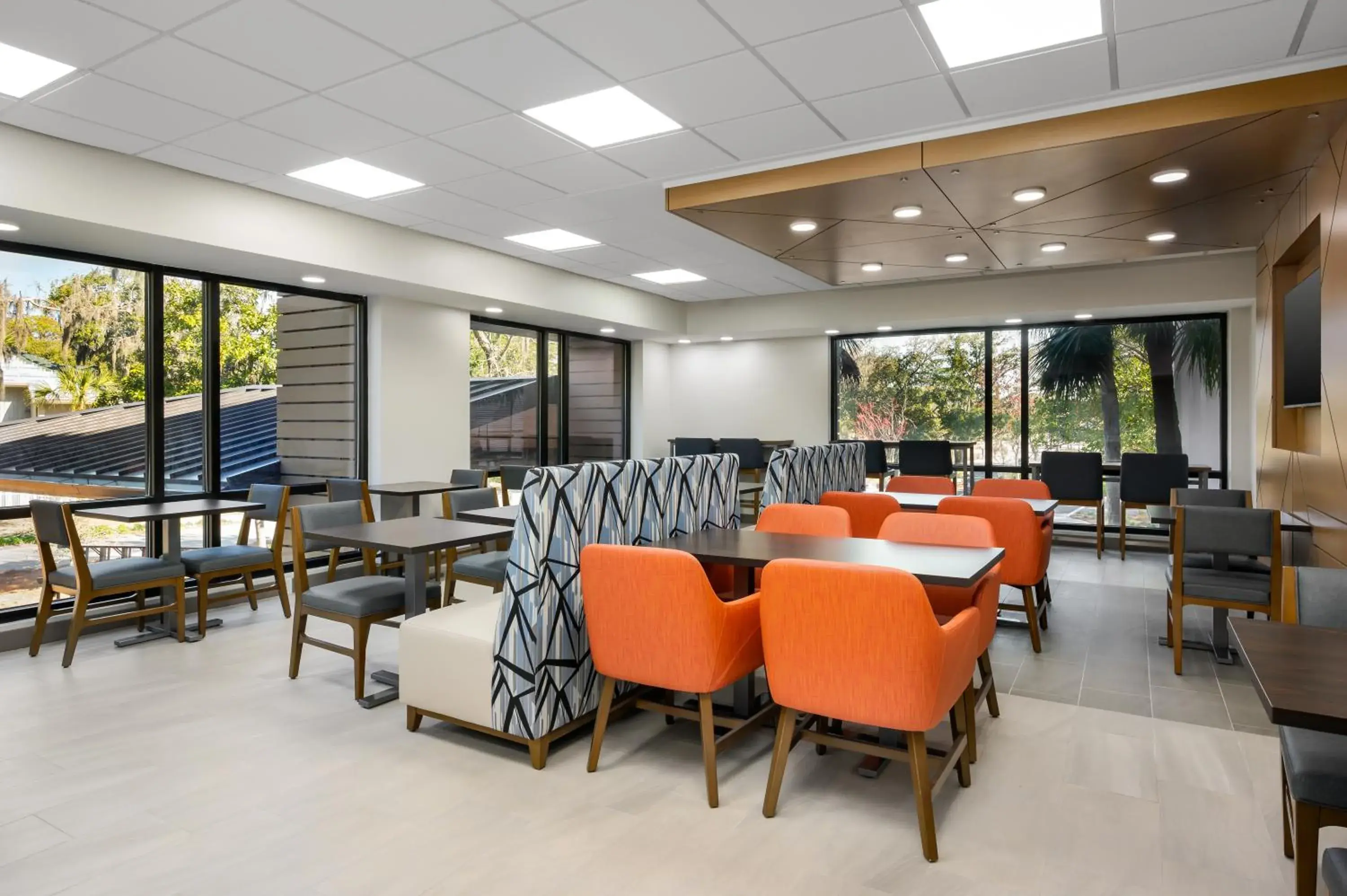 Breakfast in Holiday Inn Express Hilton Head Island by IHG Breakfast in Holiday Inn Express Hilton Head Island by IHG