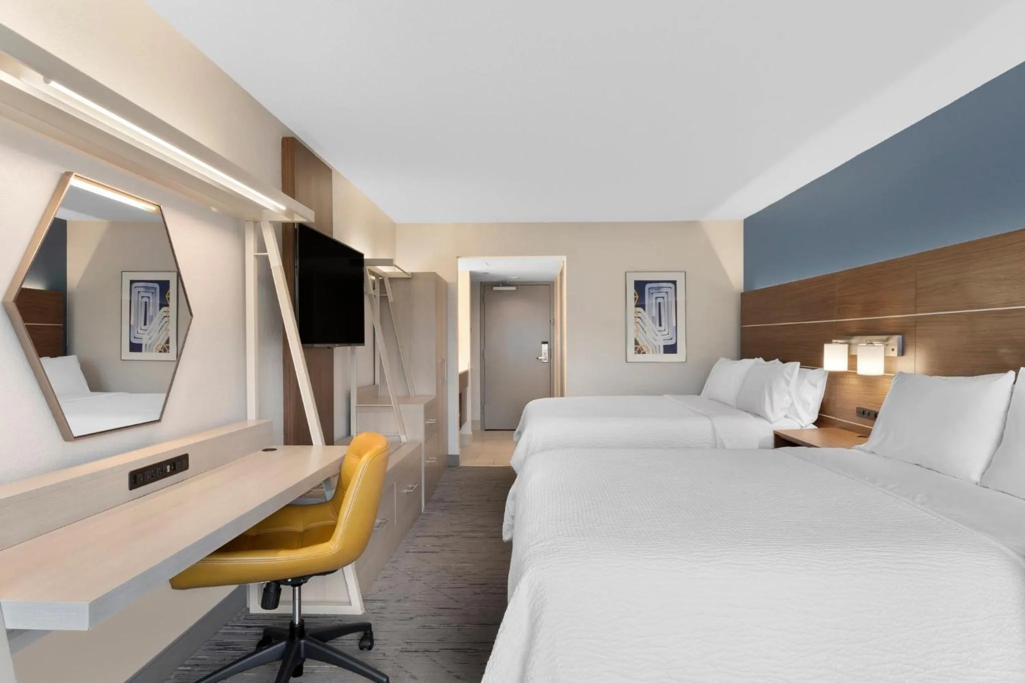 Photo of the whole room, Bed in Holiday Inn Express Hilton Head Island by IHG