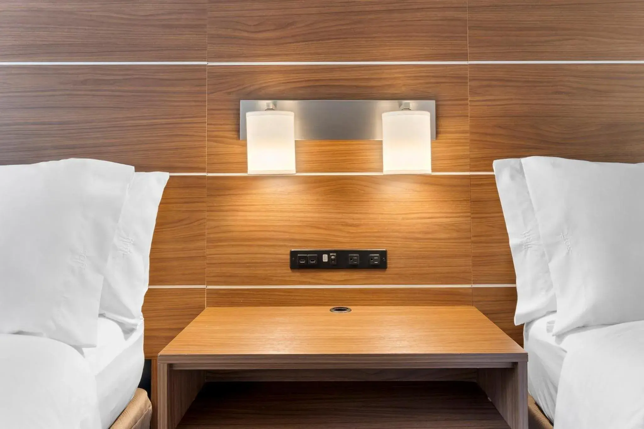 Standard Queen Room with Two Queen Beds and Pool View in Holiday Inn Express Hilton Head Island by IHG Standard Queen Room with Two Queen Beds and Pool View in Holiday Inn Express Hilton Head Island by IHG