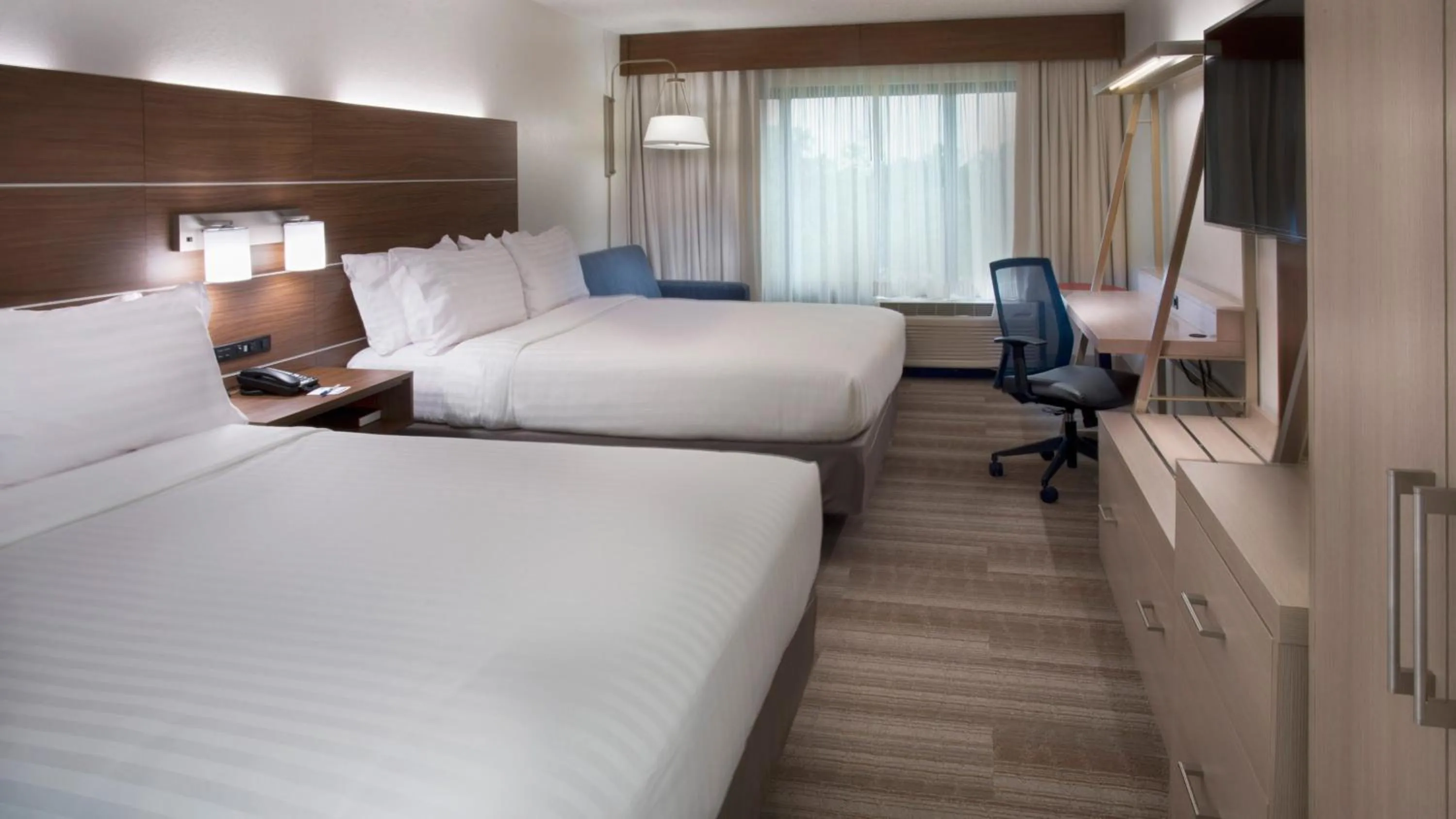 Photo of the whole room, Bed in Holiday Inn Express Hilton Head Island by IHG