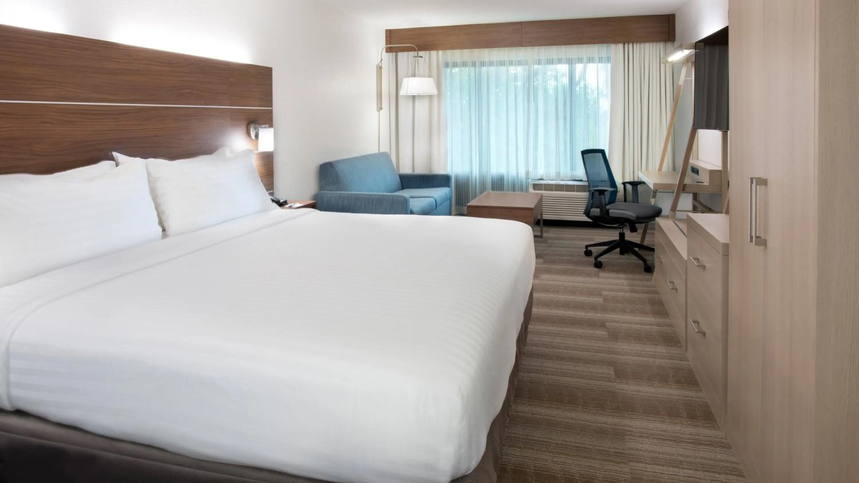 Photo of the whole room, Bed in Holiday Inn Express Hilton Head Island by IHG