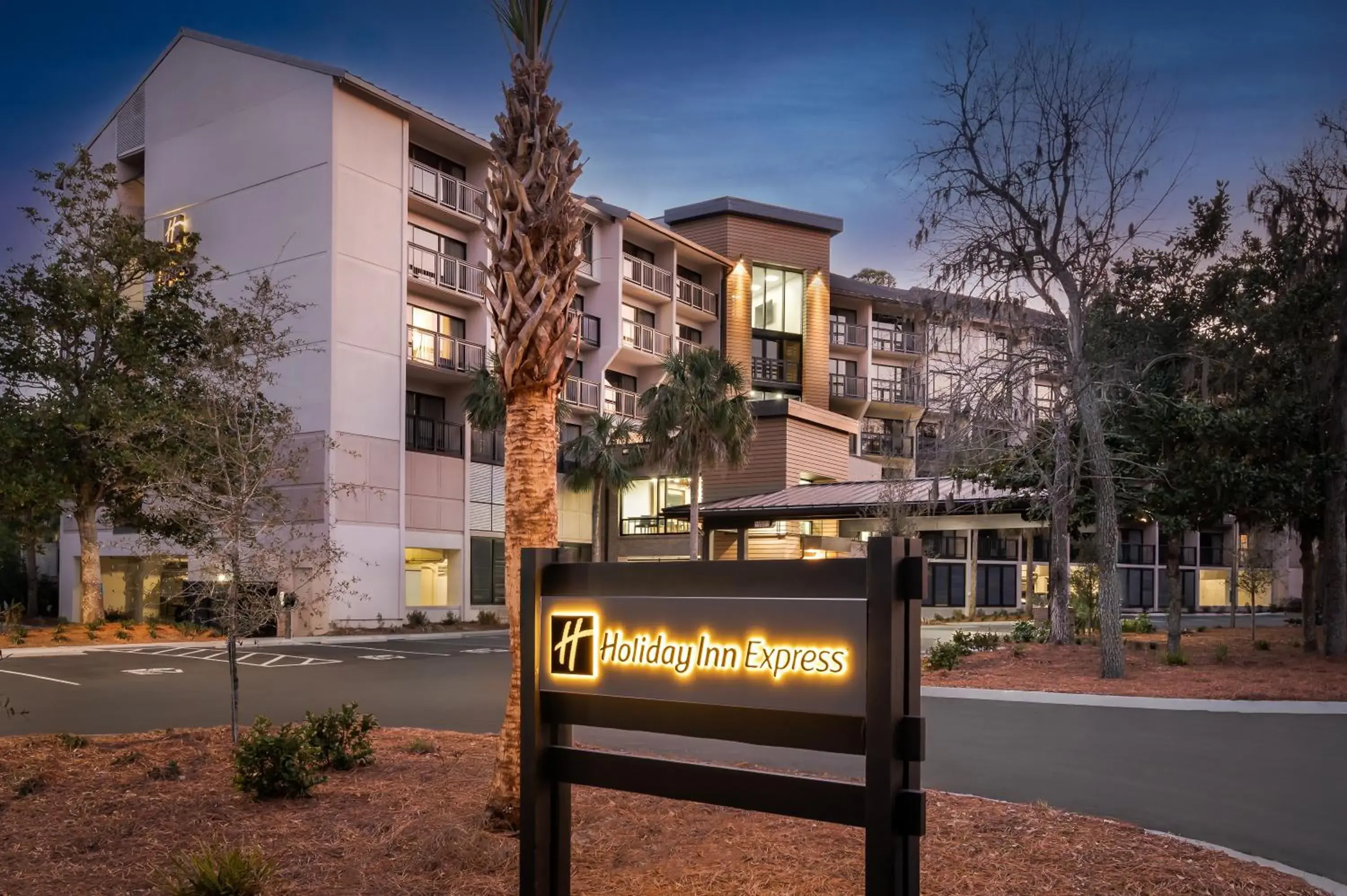 Property building in Holiday Inn Express Hilton Head Island by IHG Property building in Holiday Inn Express Hilton Head Island by IHG