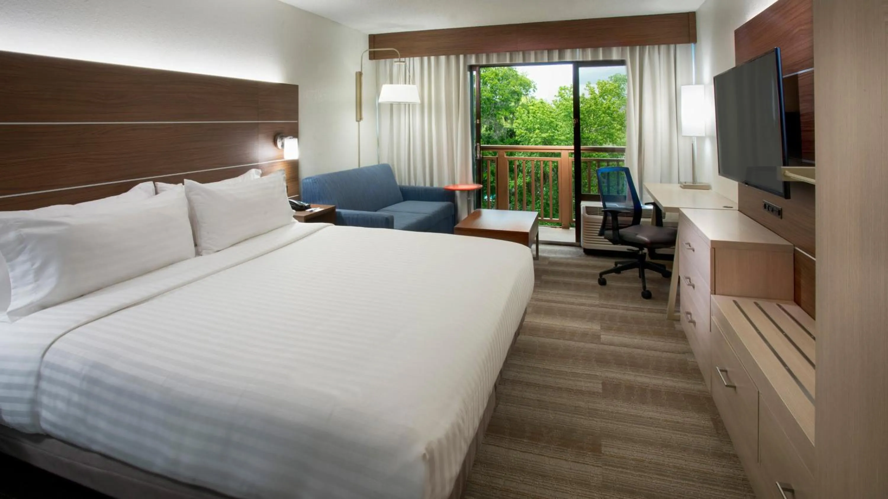 Photo of the whole room, Bed in Holiday Inn Express Hilton Head Island by IHG