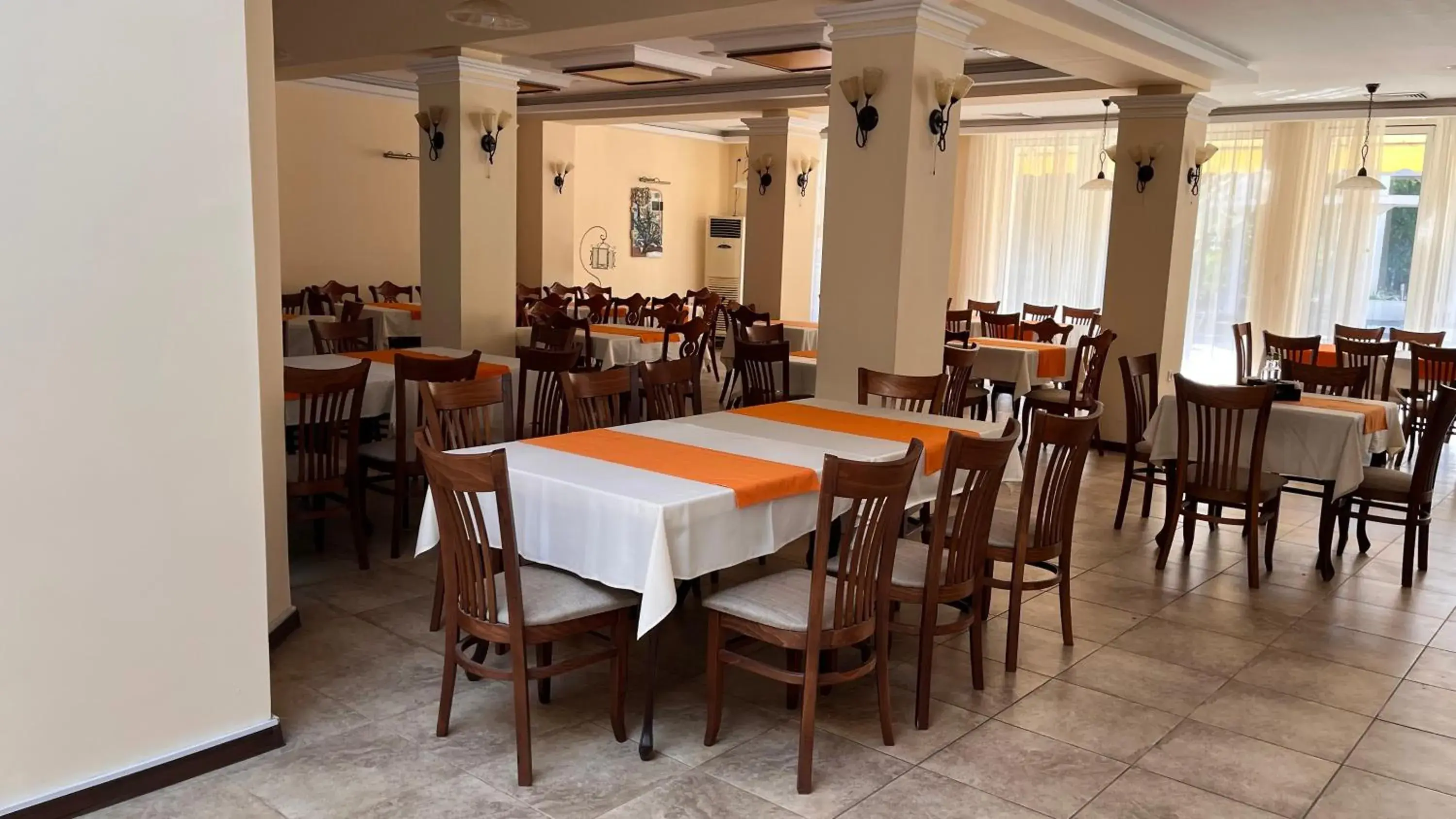 Restaurant/places to eat in Park hotel Bellevue Restaurant/places to eat in Park hotel Bellevue