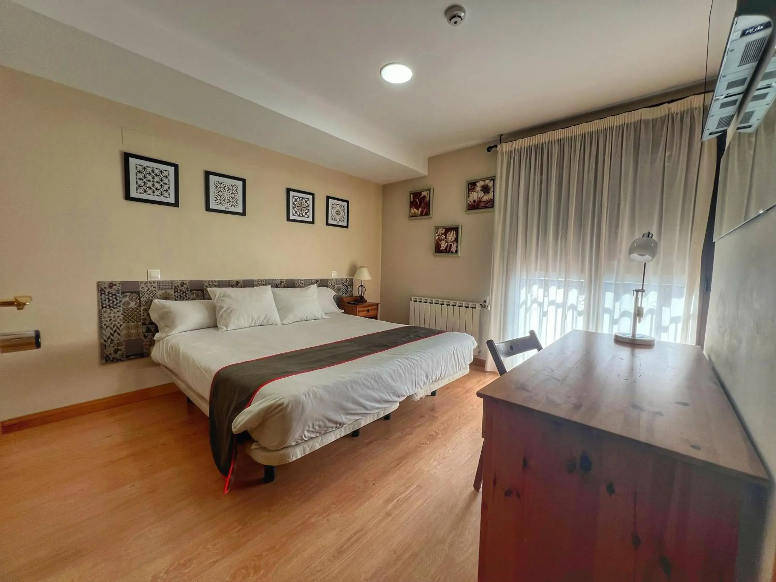 Double or Twin Room in Hostal la Colmena Double or Twin Room in Hostal la Colmena