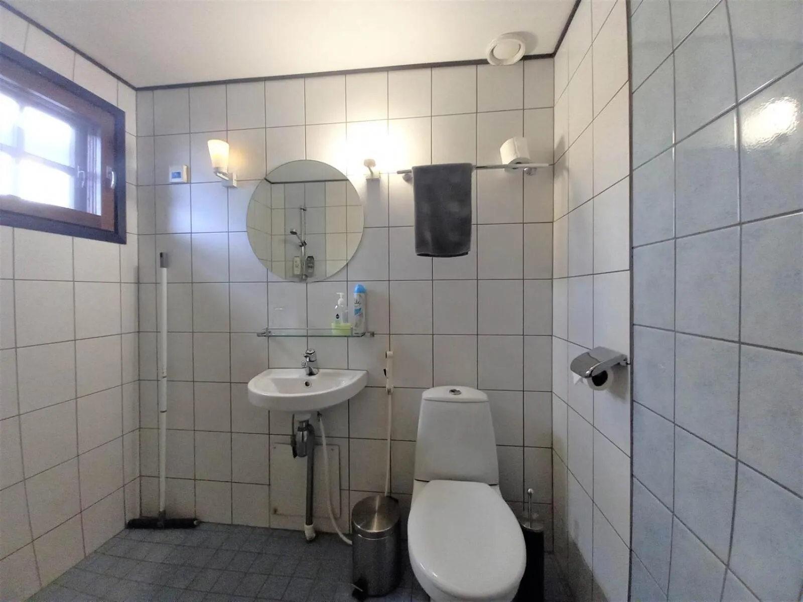 Bathroom in Cronin's Guesthouse Bed & Breakfast